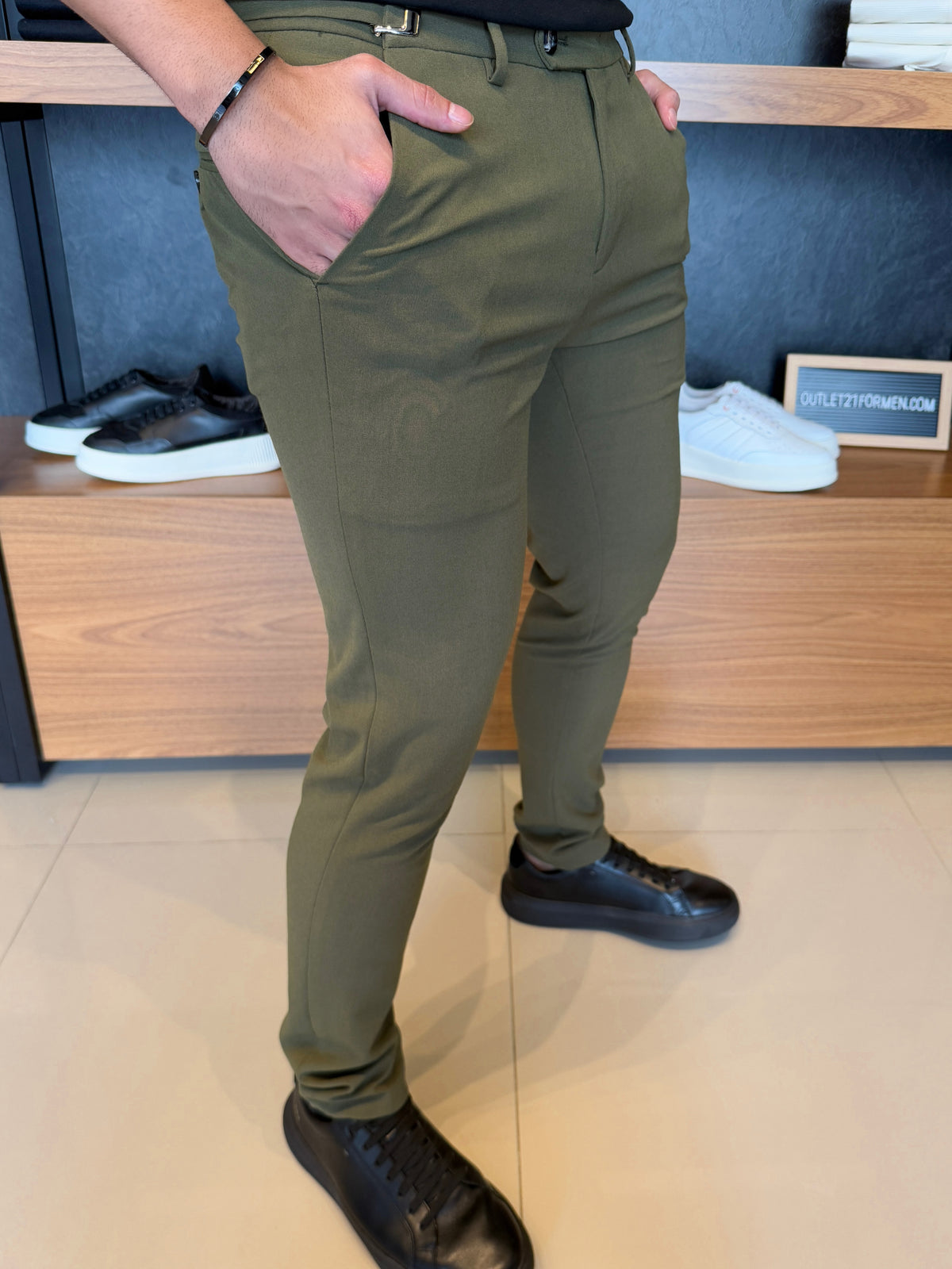Calça Alfaitaria Italiana com Ajuste em Fivela - Militar