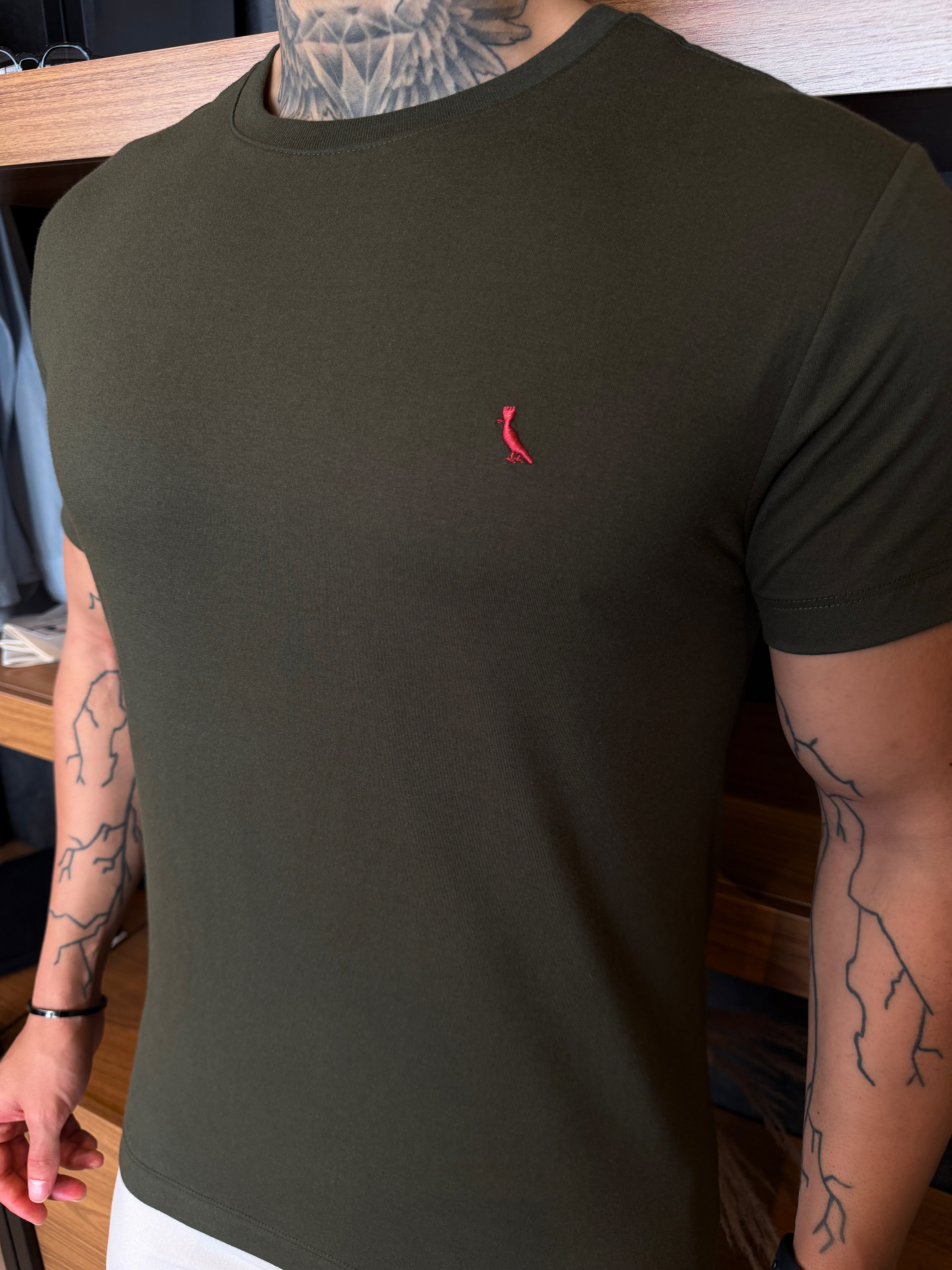 Camiseta Reserva Logo Peito Vermelho - Musgo