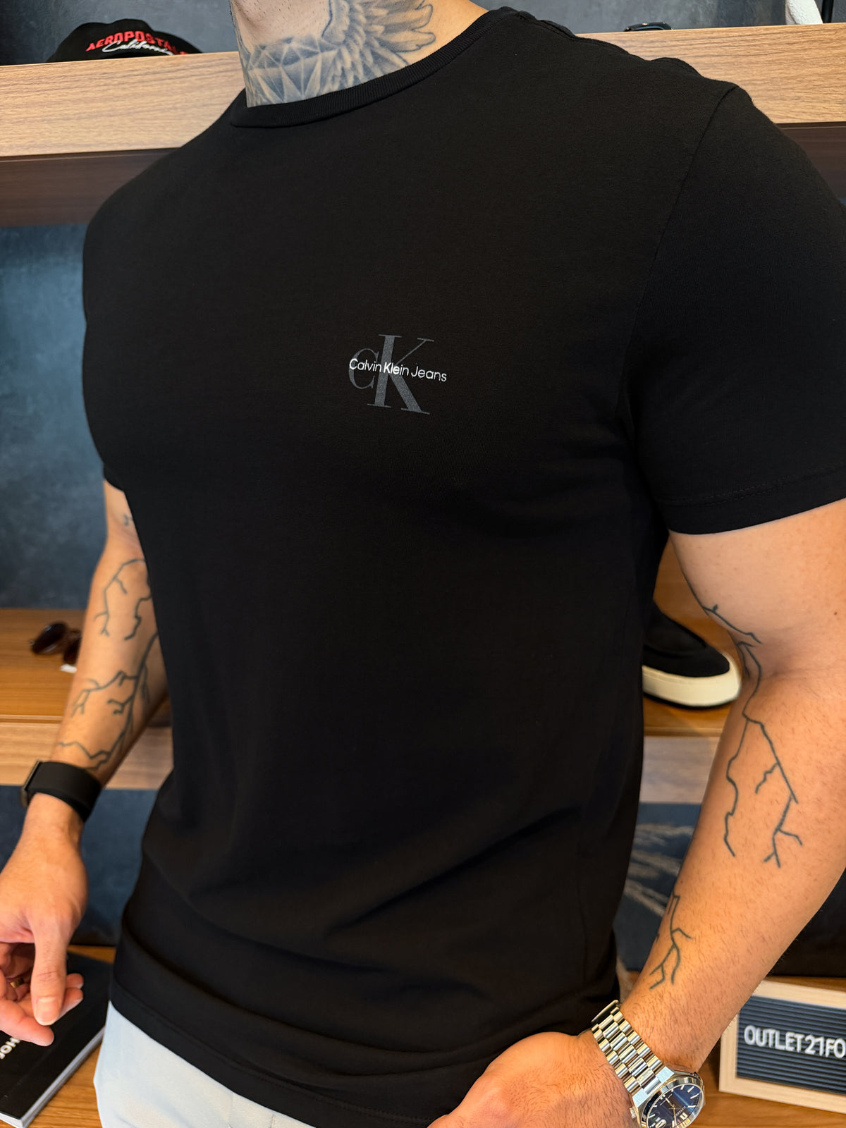 Camiseta Calvin Klein Logo Peito - Preta