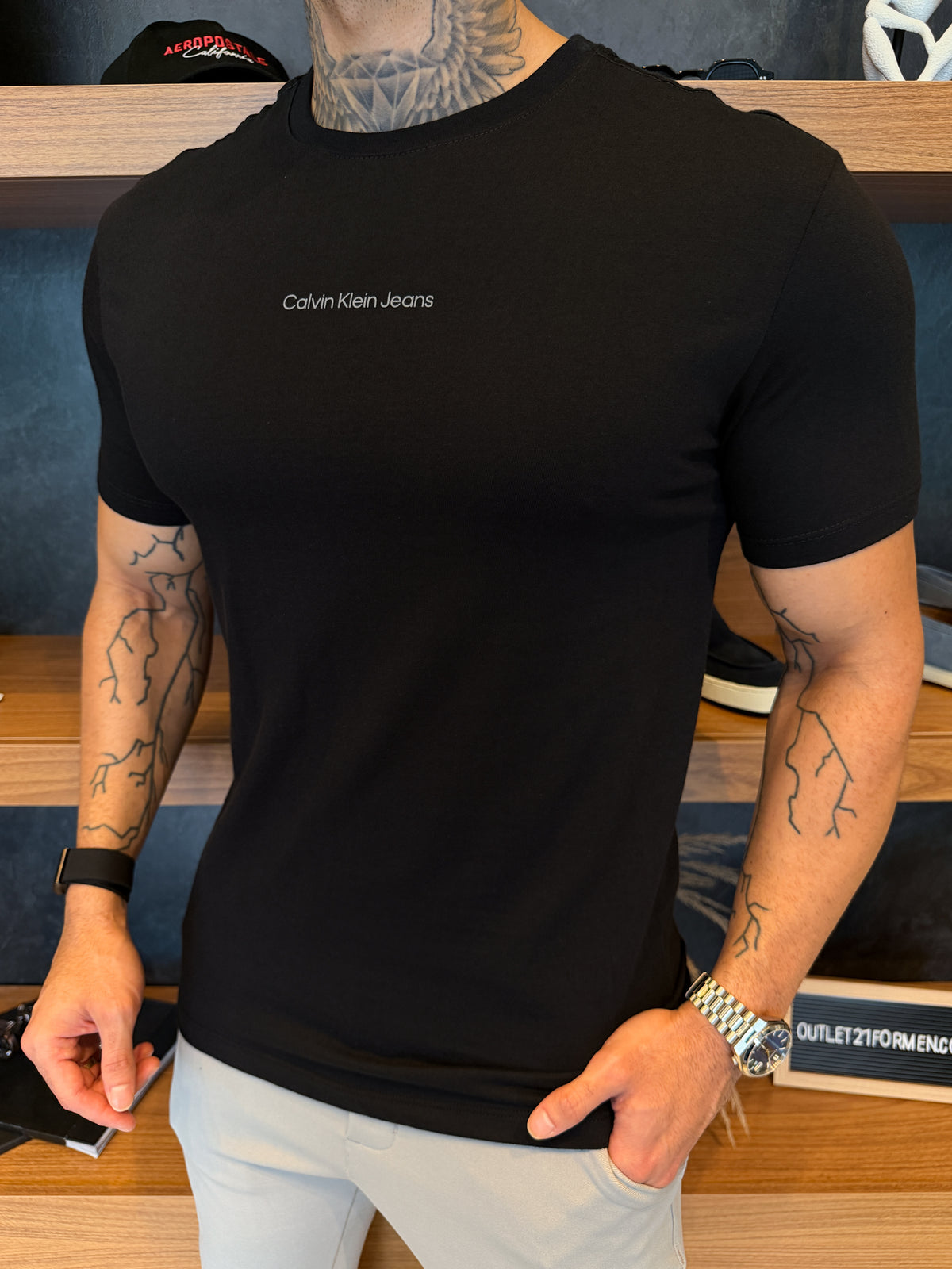 Camiseta Calvin Klein Logo Centralizado - Preta