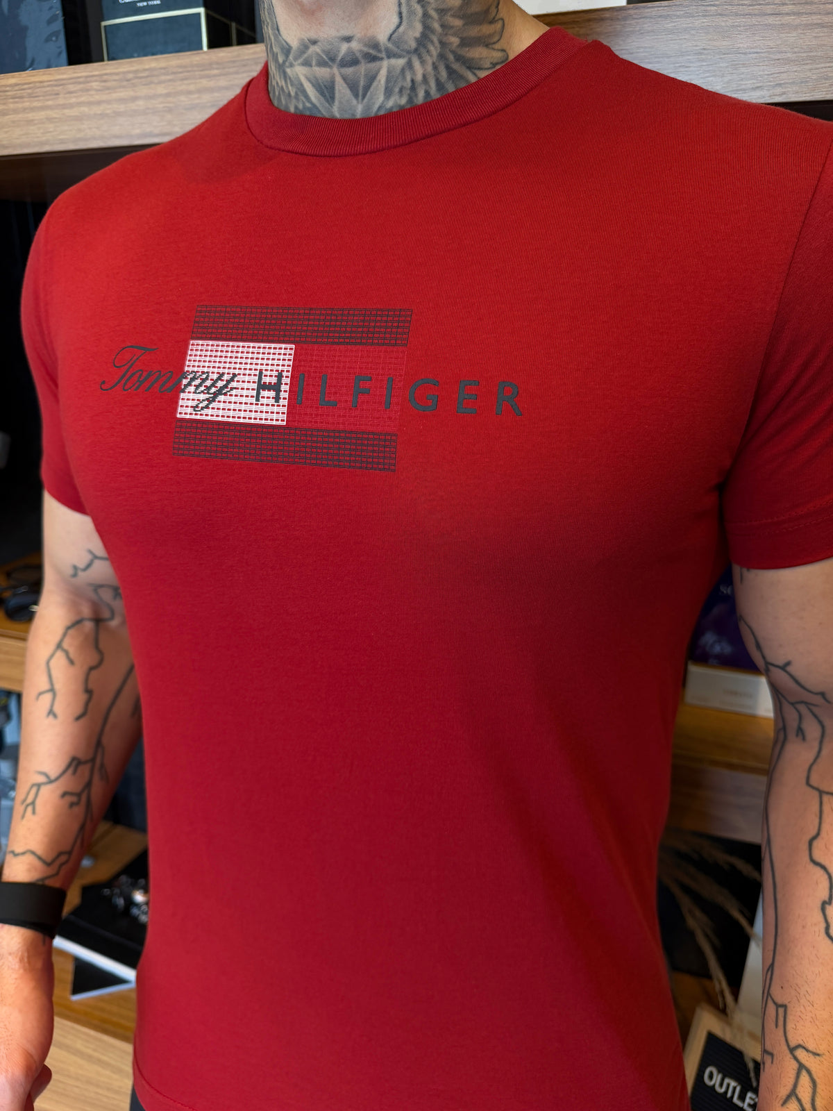 Camiseta Tommy Hilfiger Graphic - Vermelha