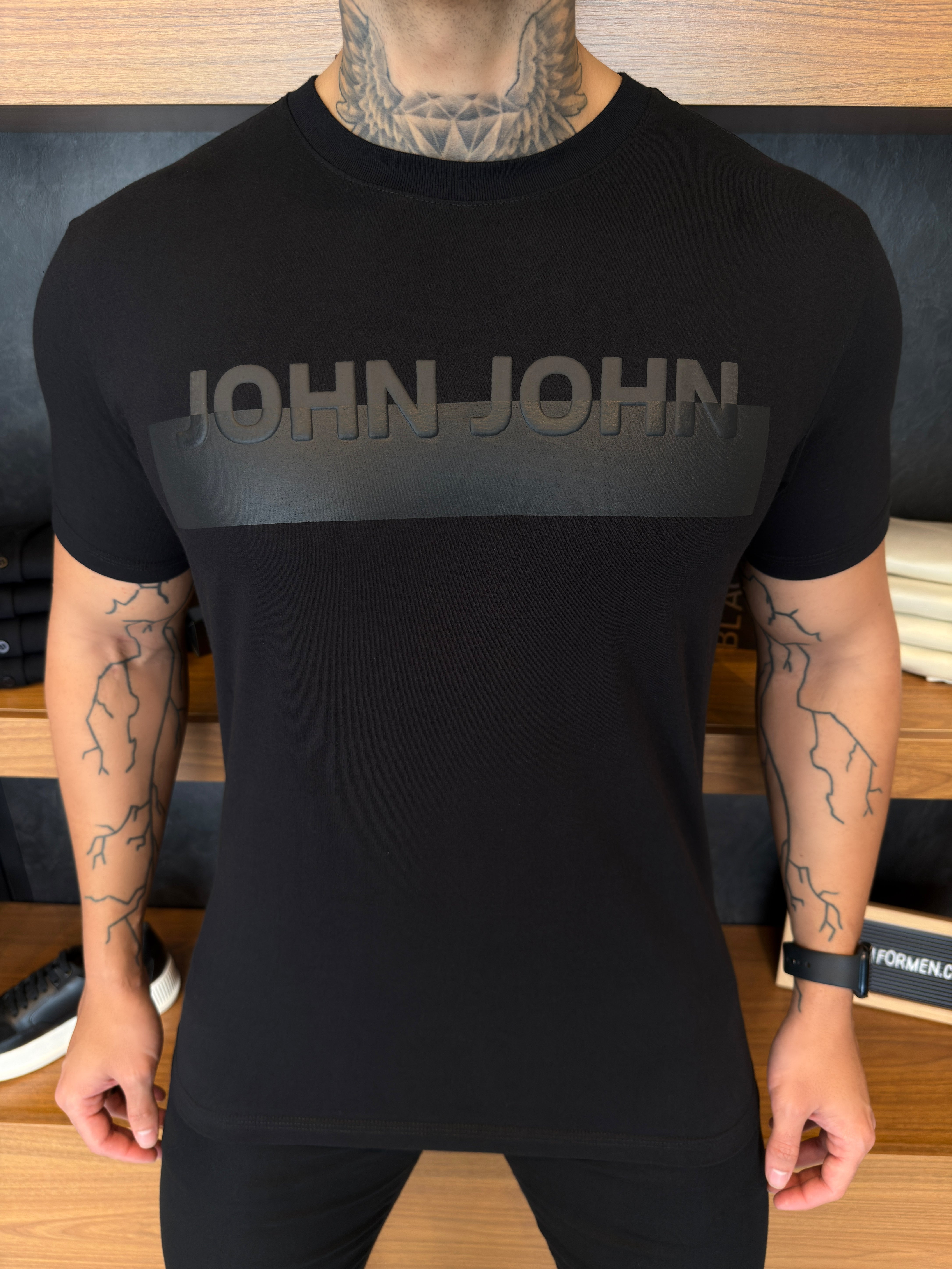 Camiseta John John Alto Relevo - Preta