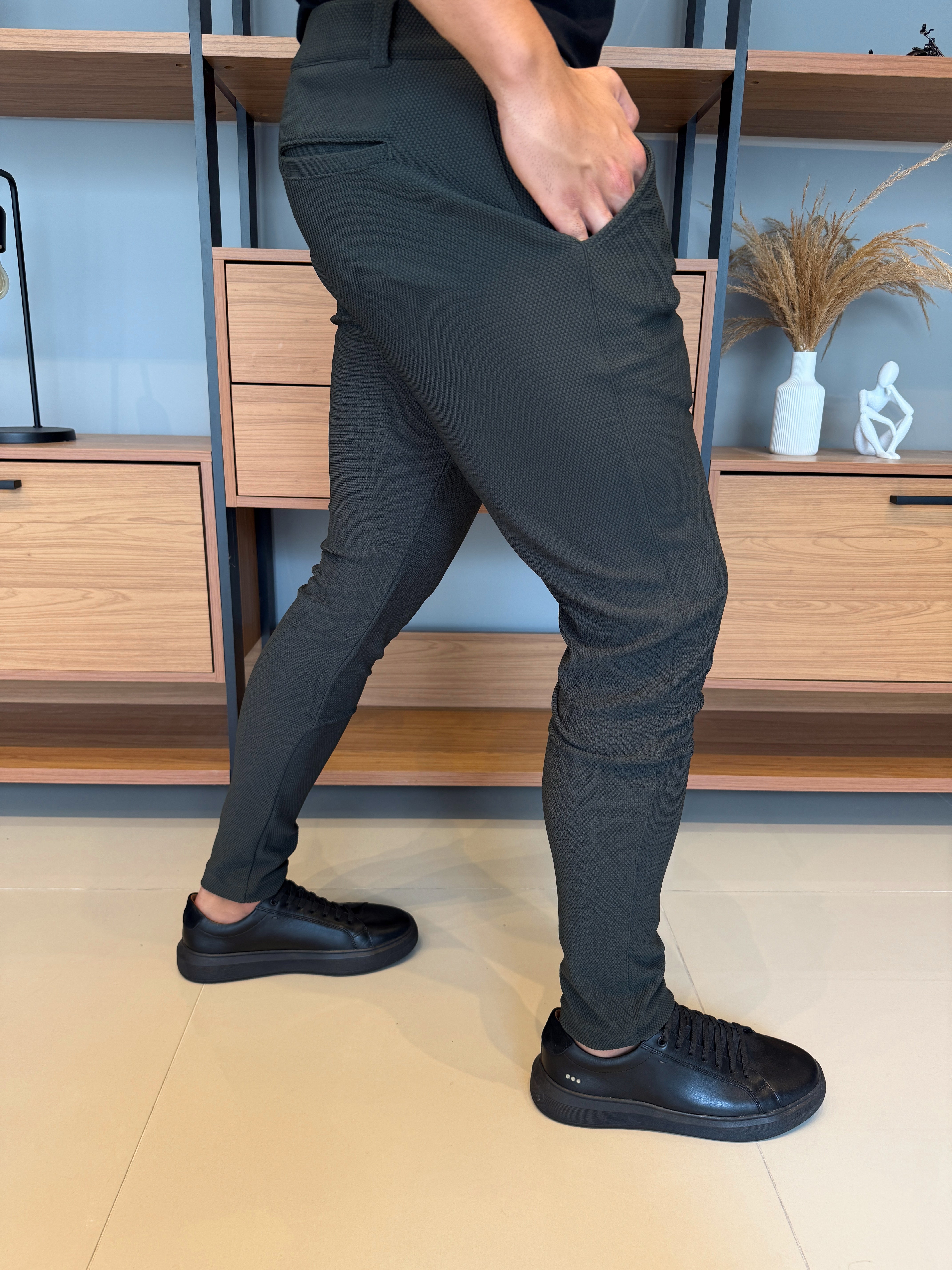 Calça Granitto Verde Musgo Modelo Texturizado Sem Zíper
