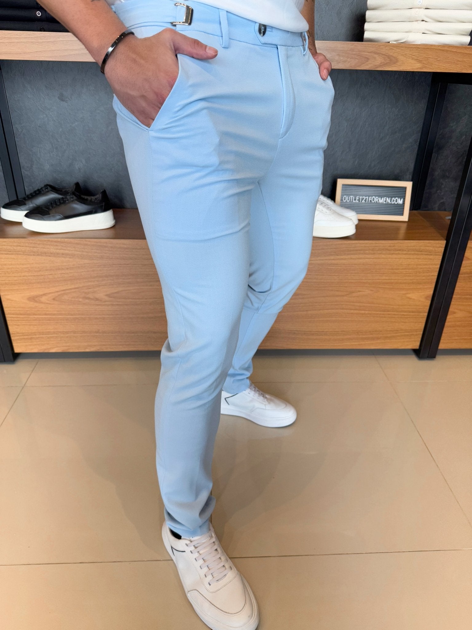 Calça Alfaitaria Italiana com Ajuste em Fivela - Azul claro