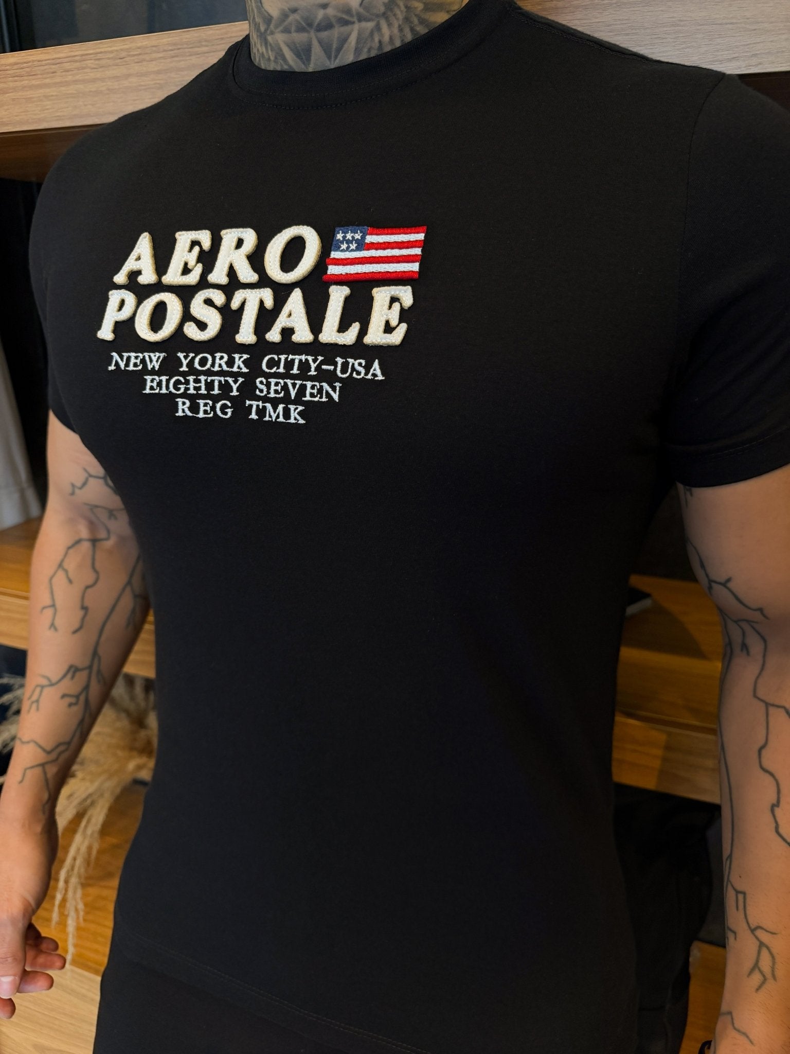 Camiseta Aeropostale Escrita Alto Relevo - Preta Ref: 0133
