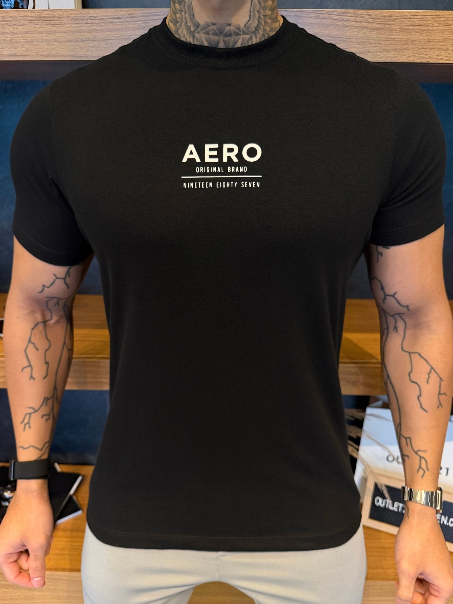 Camiseta Aeropostale Nineteen Eighty Seven - Preta