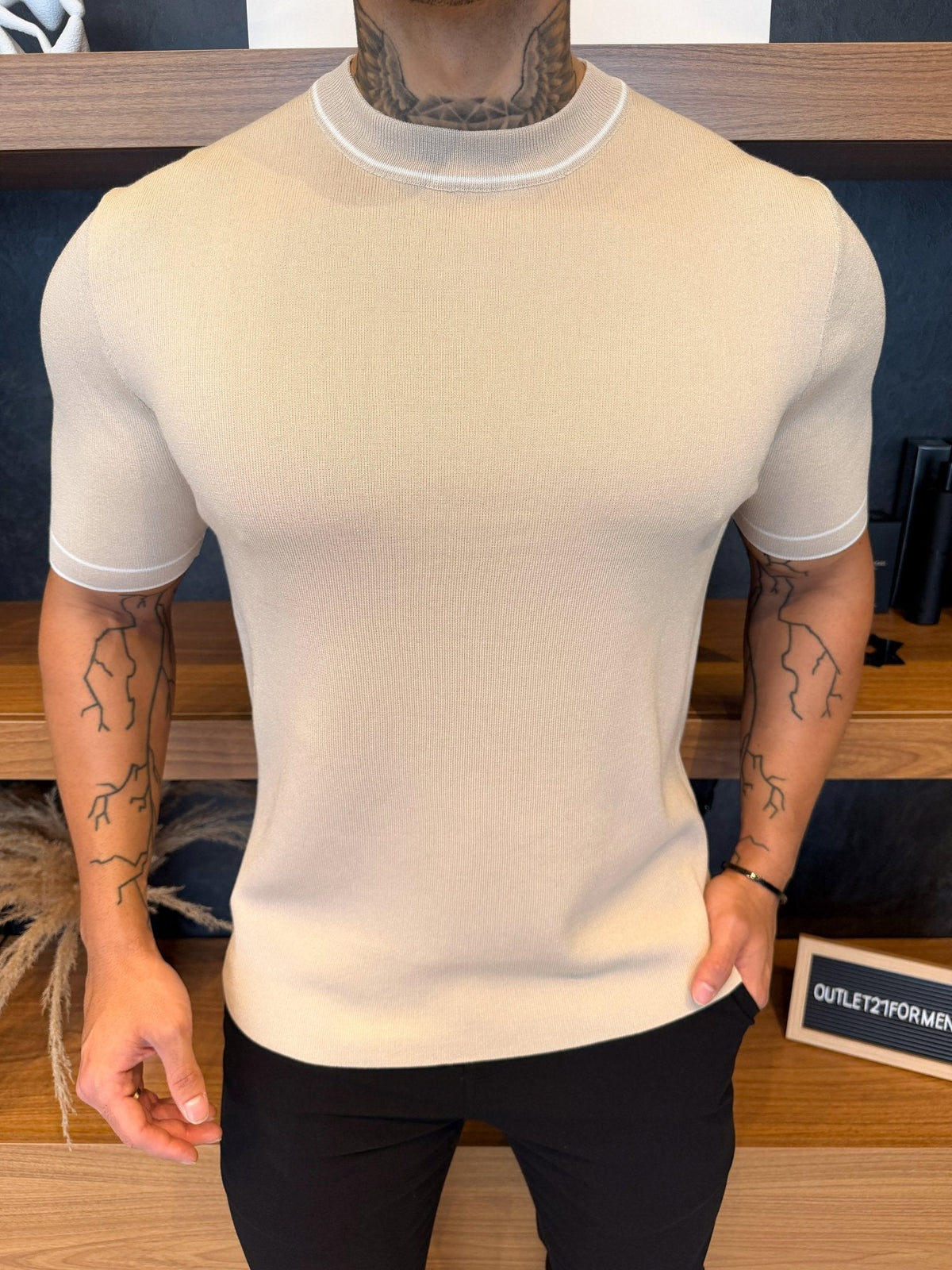Camiseta Milano Tricot Detalhe Gola e Manga - Bege