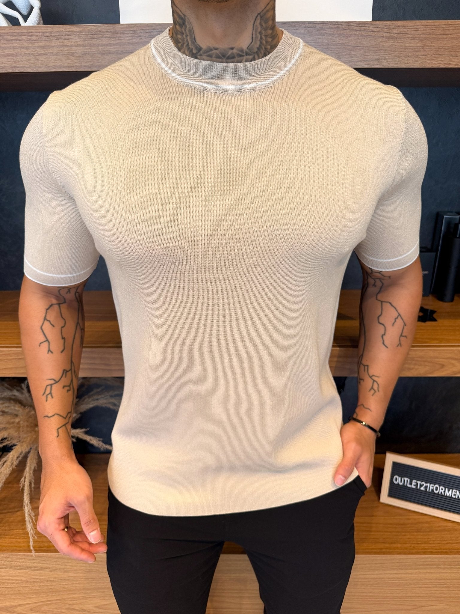 Camiseta Milano Tricot Detalhe Gola e Manga - Bege