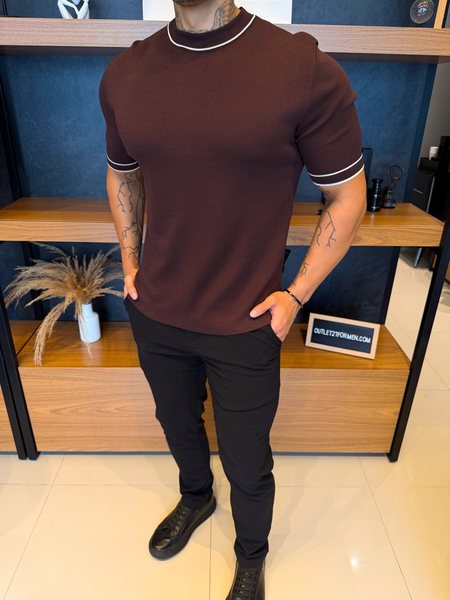 Camiseta Milano Tricot Detalhe Gola e Manga - Marrom