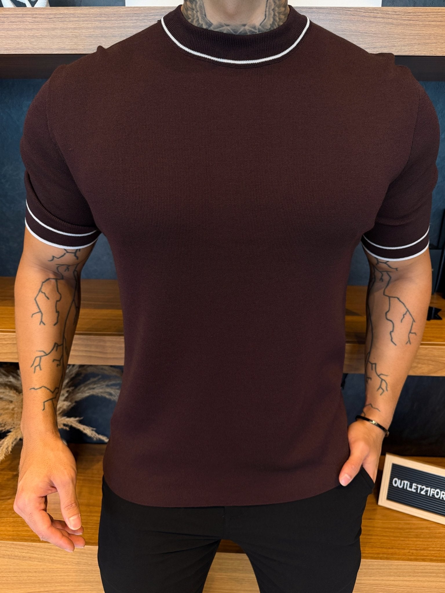 Camiseta Milano Tricot Detalhe Gola e Manga - Marrom