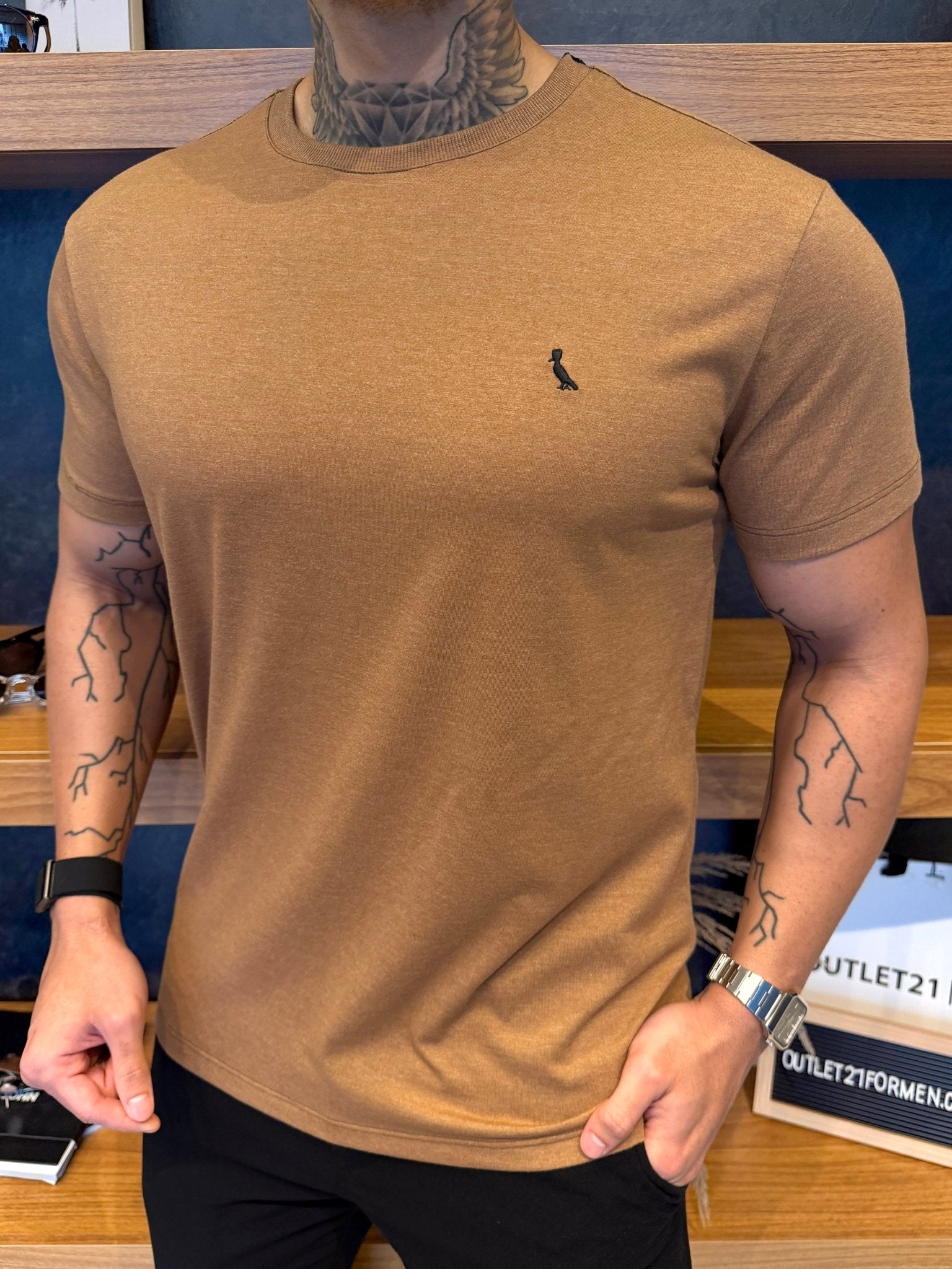 Camiseta Reserva Logo Peito Preto - Marrom