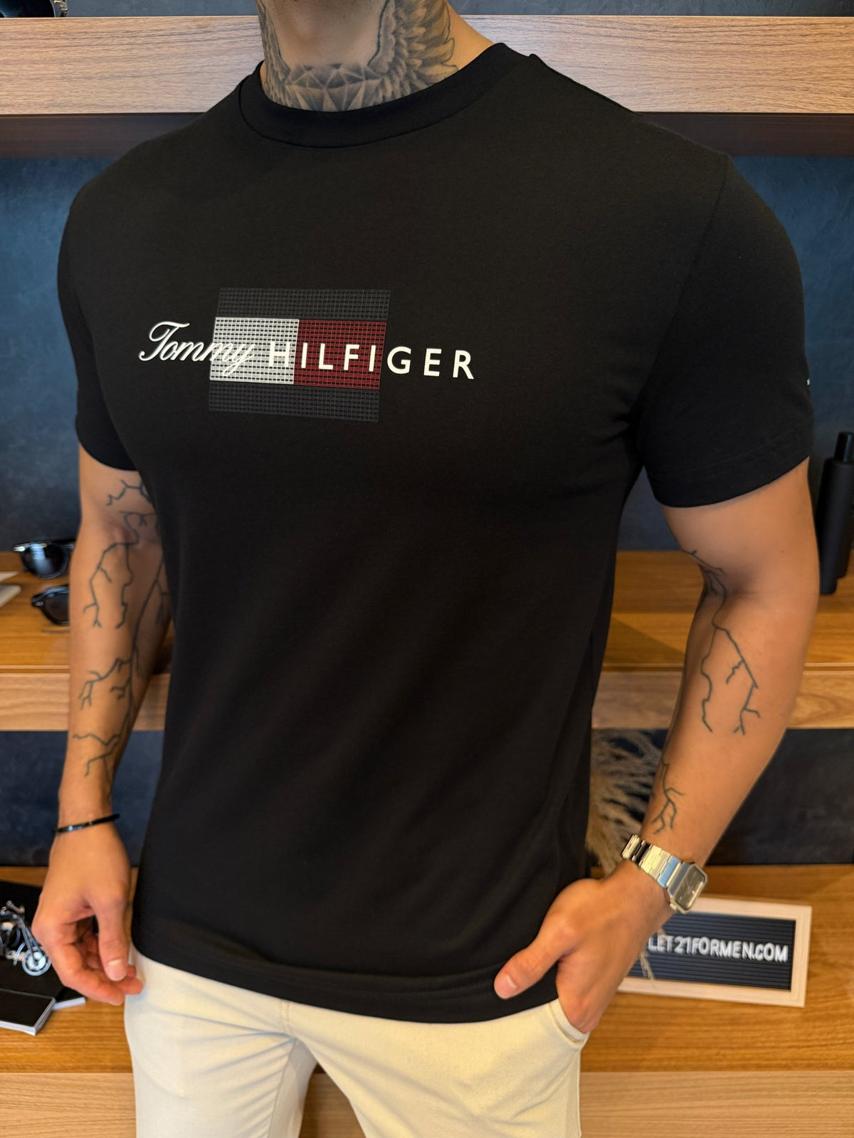 Camiseta Tommy Hilfiger Graphic - Preta