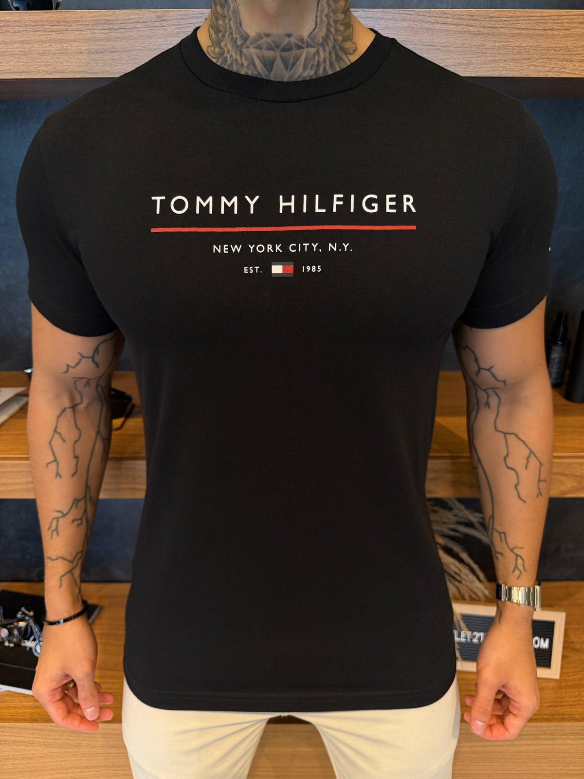 Camiseta Tommy Hilfiger New York City - Preta