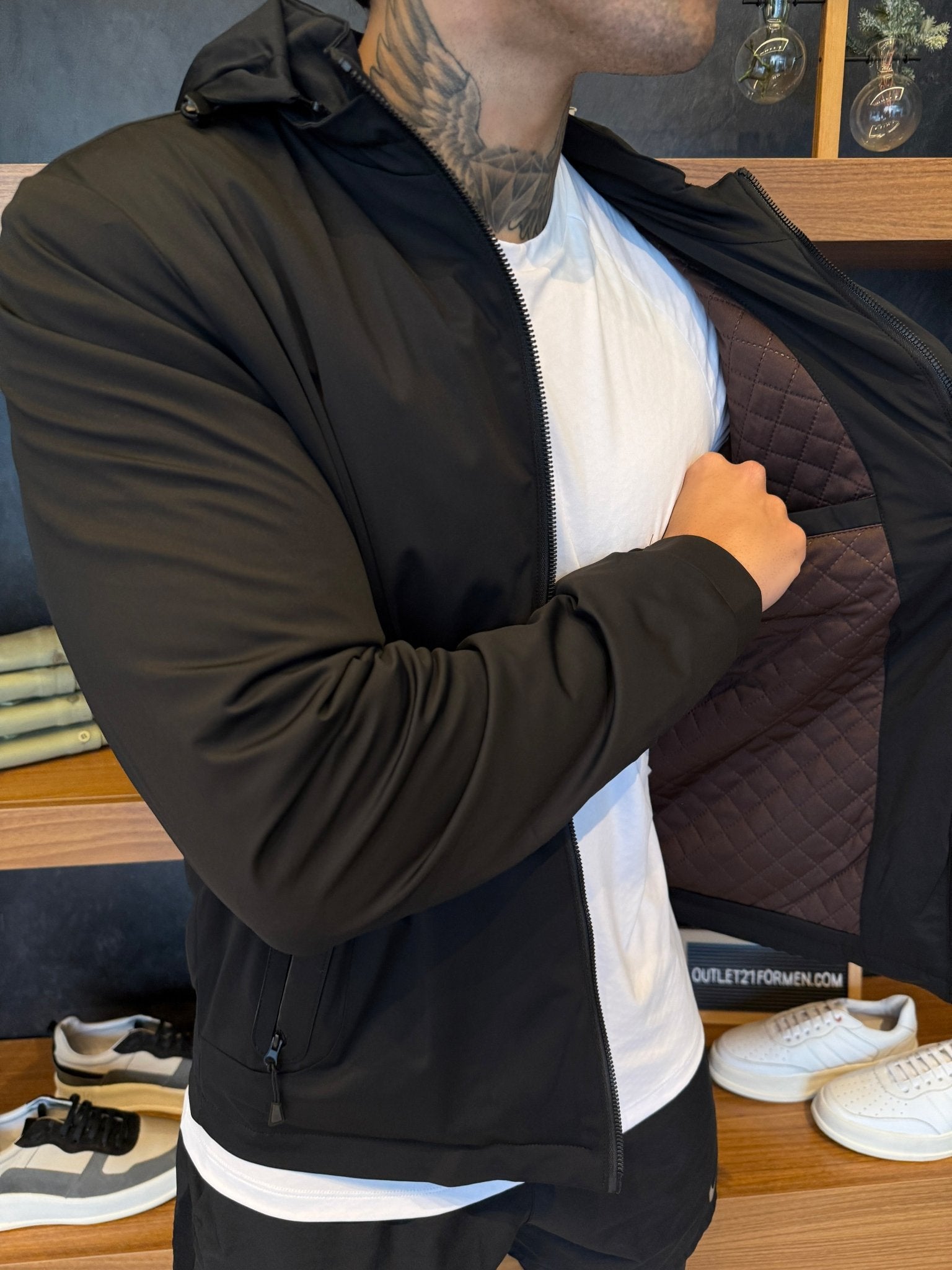 Jaqueta Corta Vento Impermeável - Preta