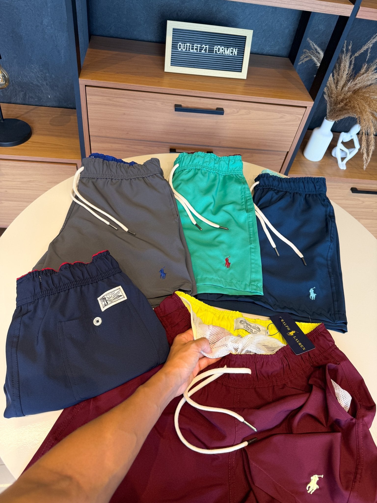 Short Ralph. Vinho Logo Amarelo