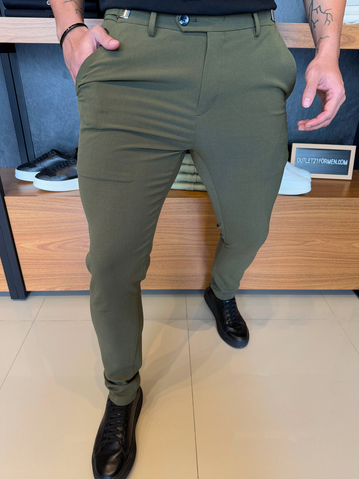 Calça Alfaitaria Italiana com Ajuste em Fivela - Militar
