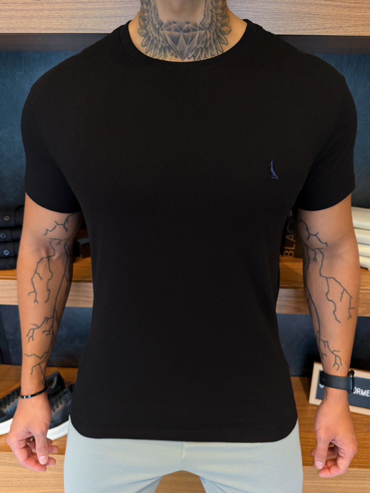 Camiseta Reserva Logo Peito Marinho - Preta