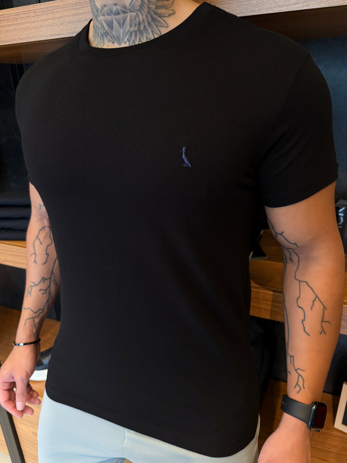 Camiseta Reserva Logo Peito Marinho - Preta