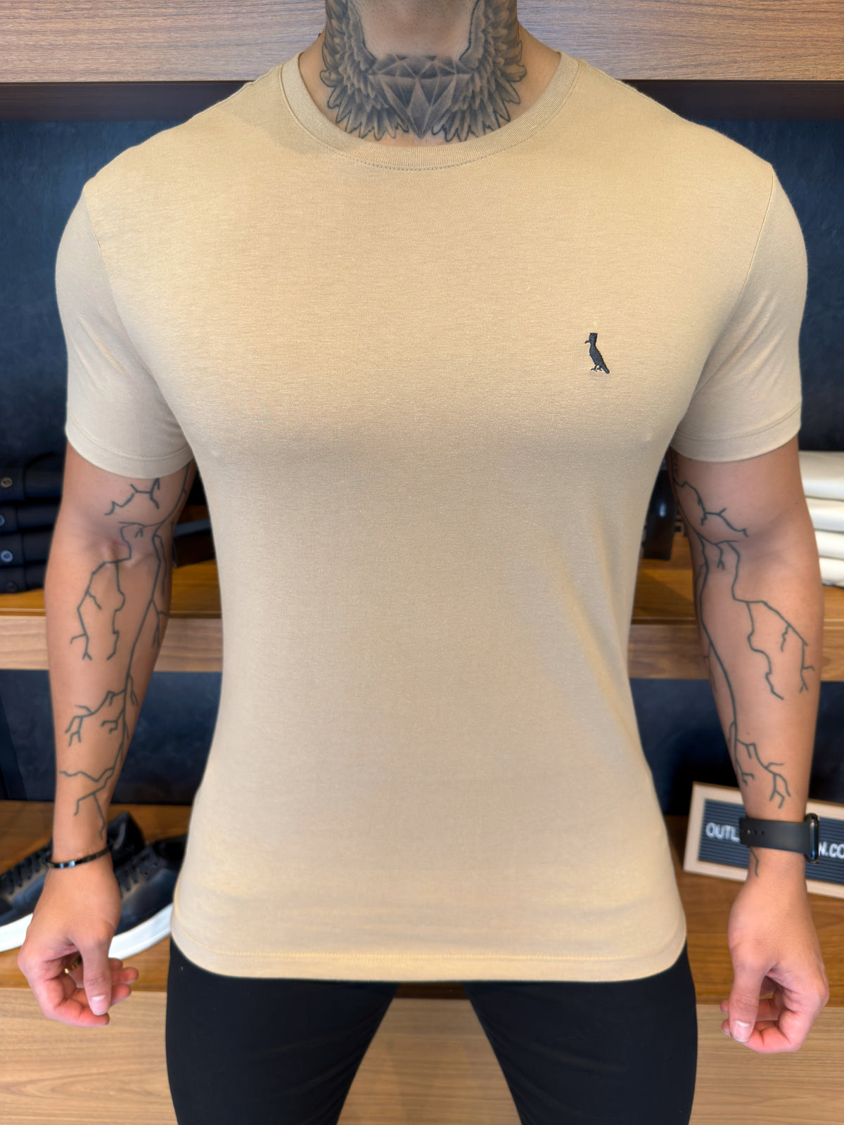 Camiseta Reserva Logo Peito Preto - Bege
