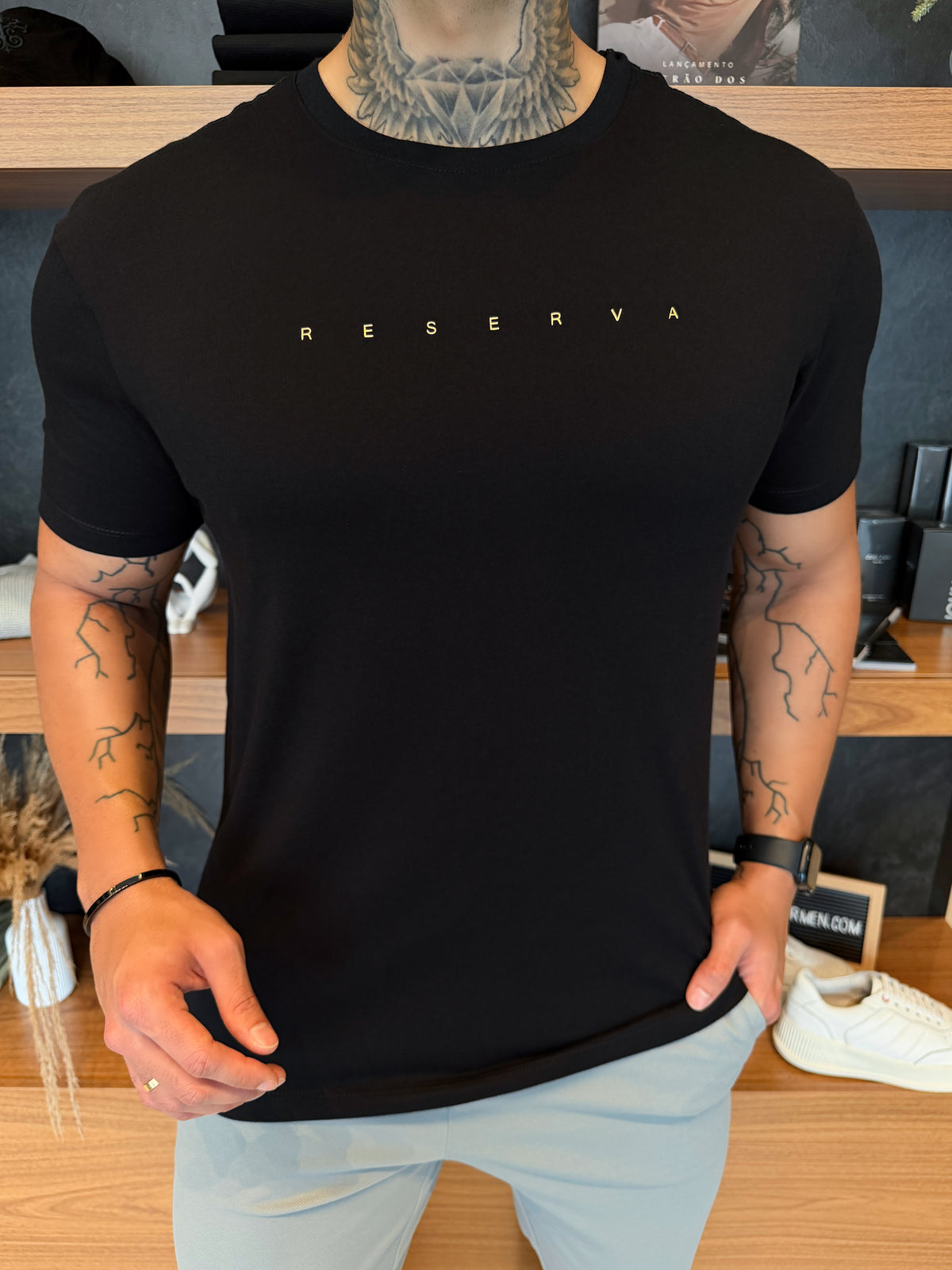 Camiseta Reserva Escrita Central Gold - Preta