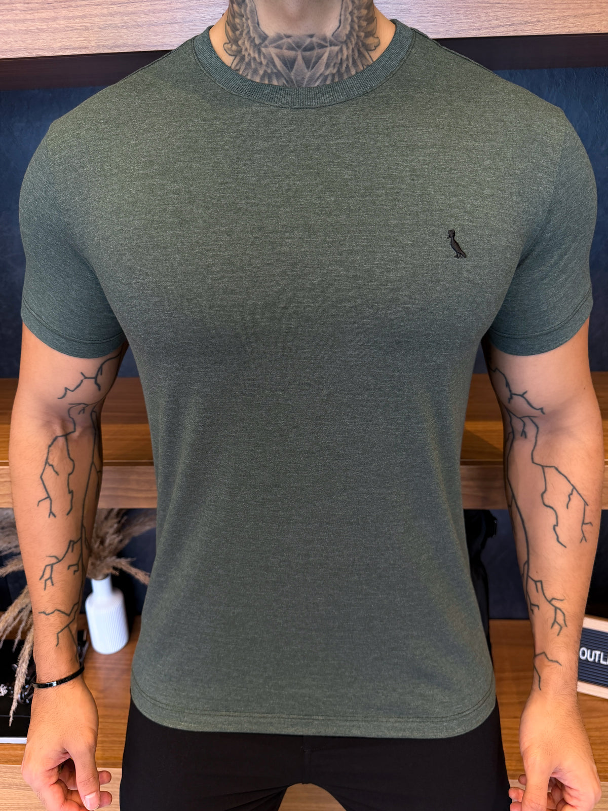 Camiseta Reserva Paris Logo Peito Preto - Militar