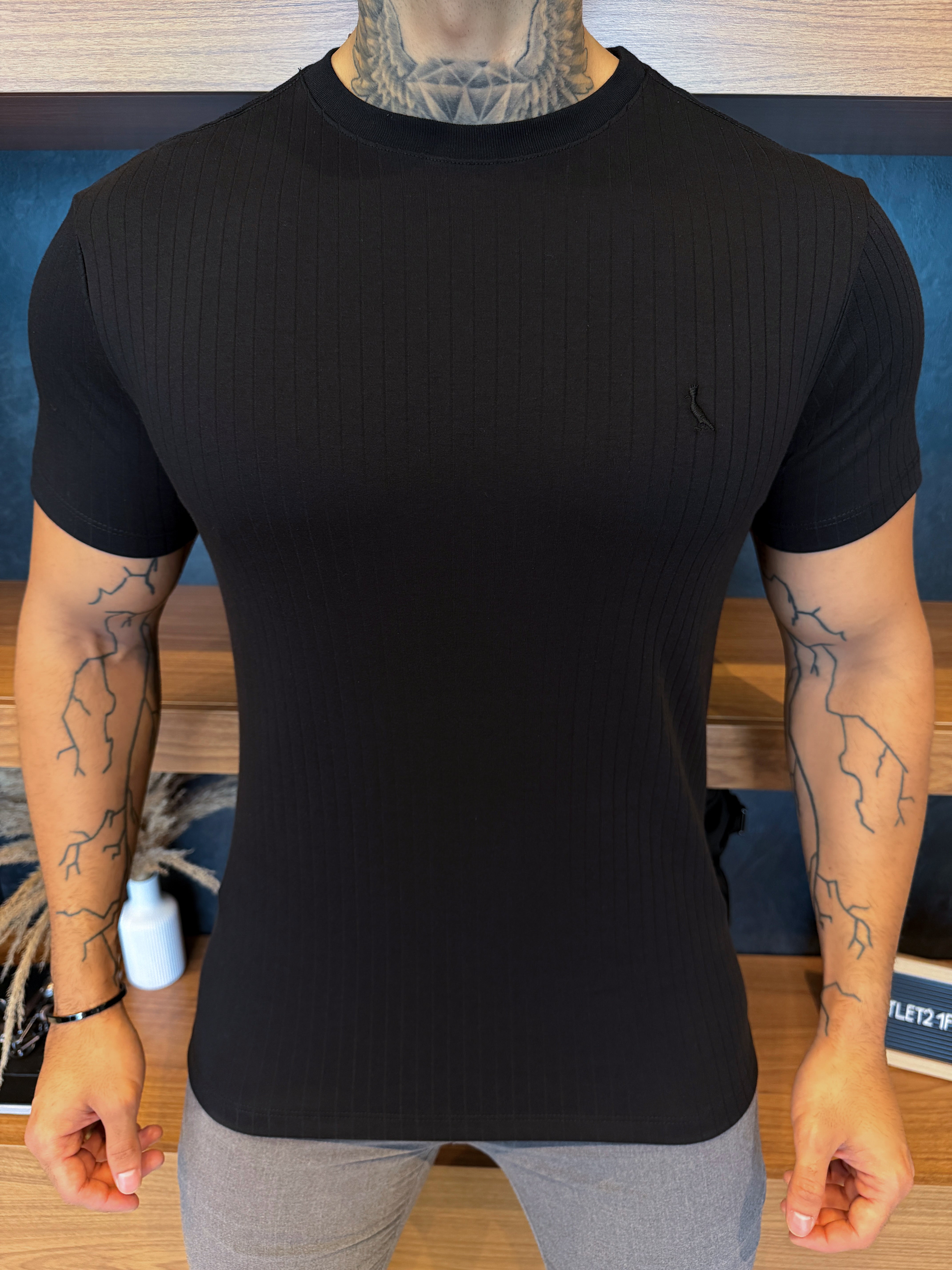 Camiseta Reserva Canelada Logo Peito Preto - Preta