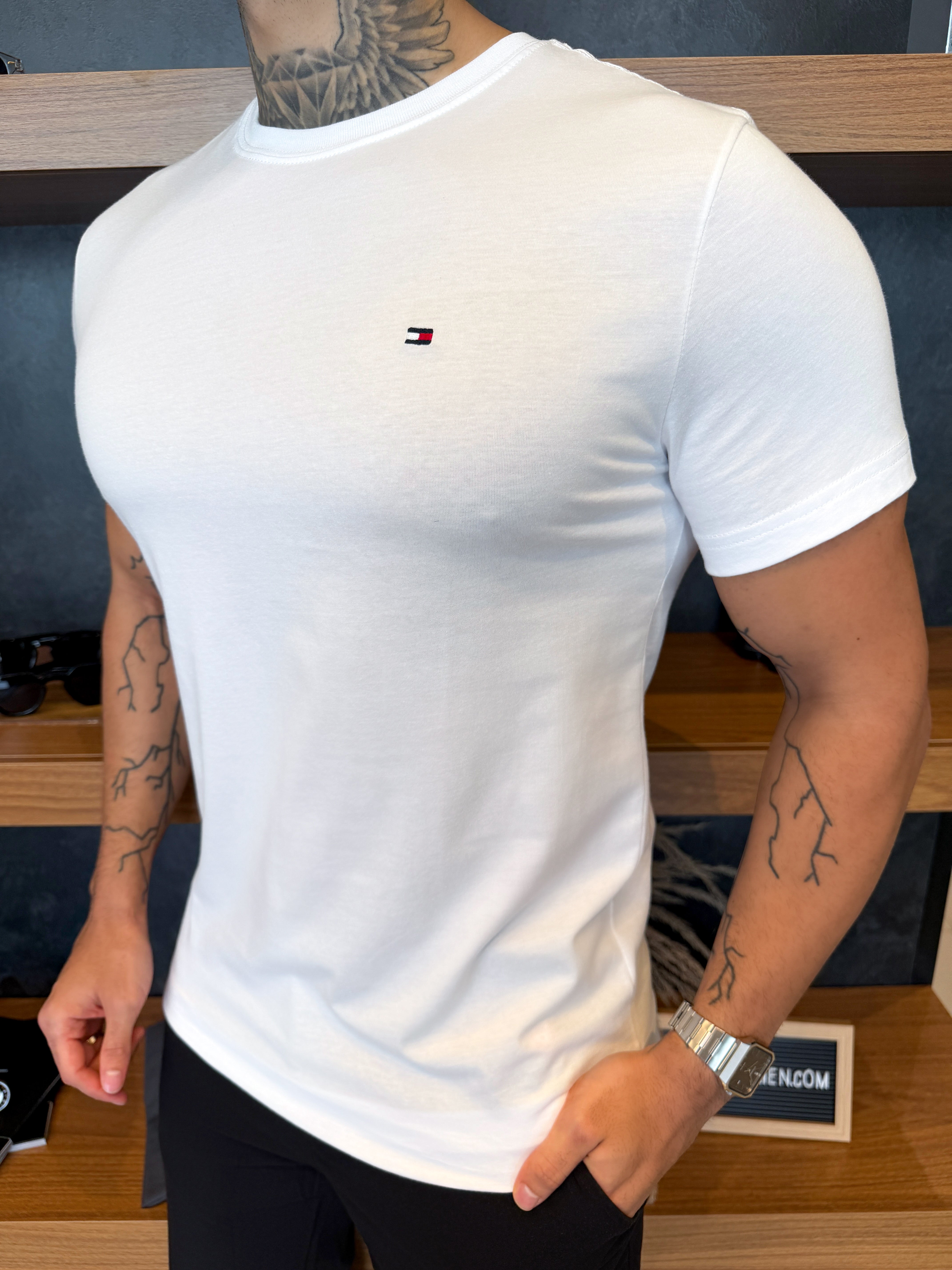 Camiseta Tommy Hilfiger Essential Regular Fit - Branca