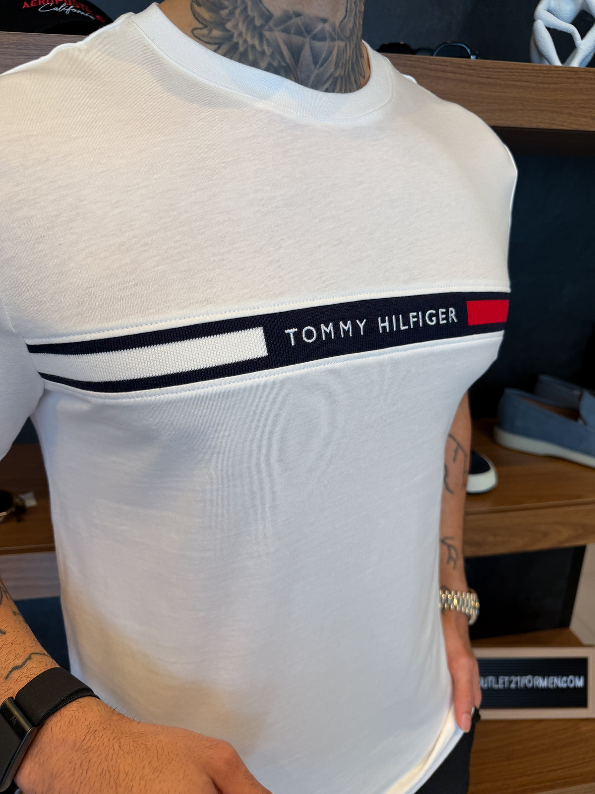 Camiseta Tommy Hilfiger Faixa Colors Regular Fit - Branca