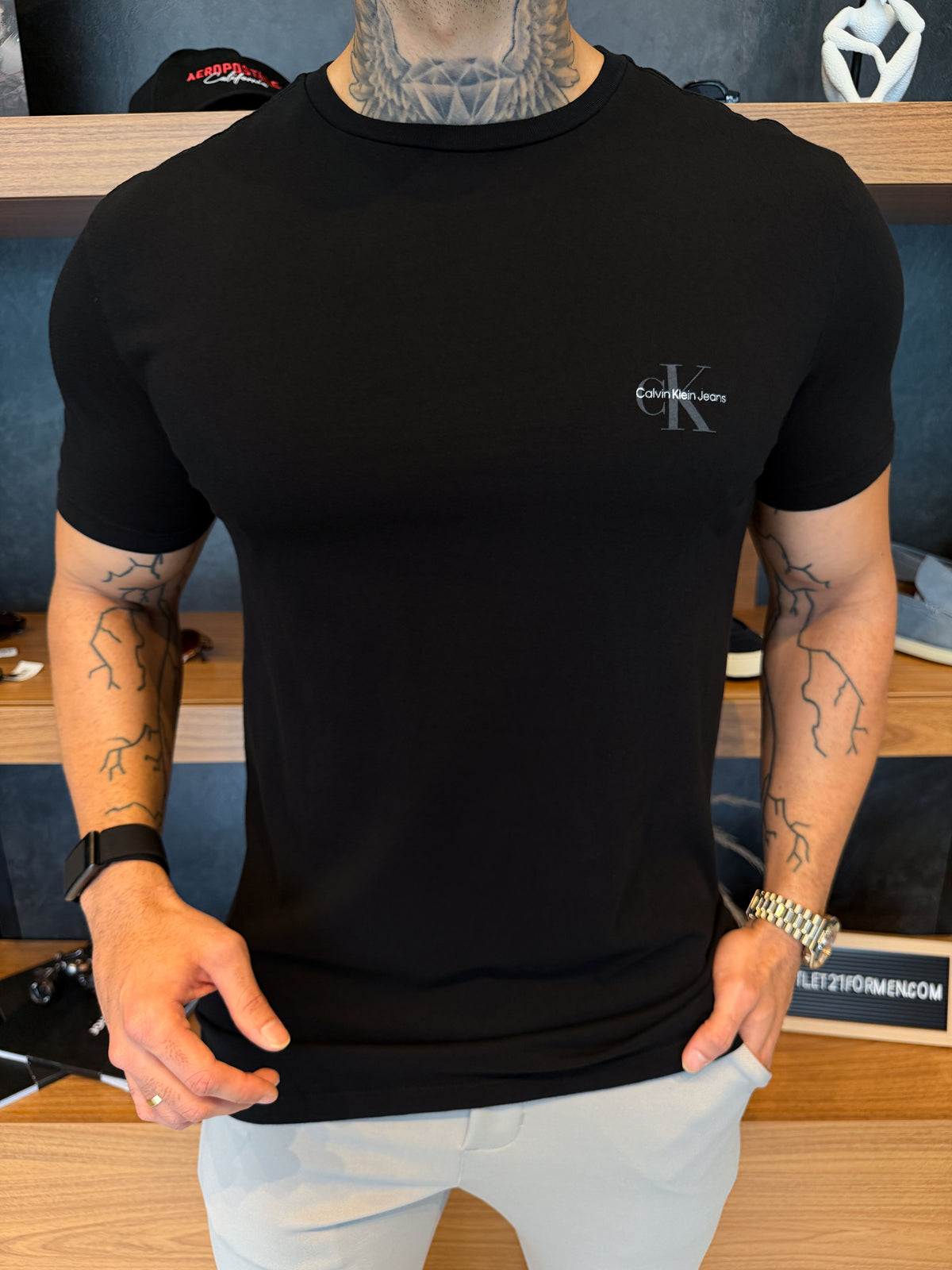 Camiseta Calvin Klein Logo Peito - Preta