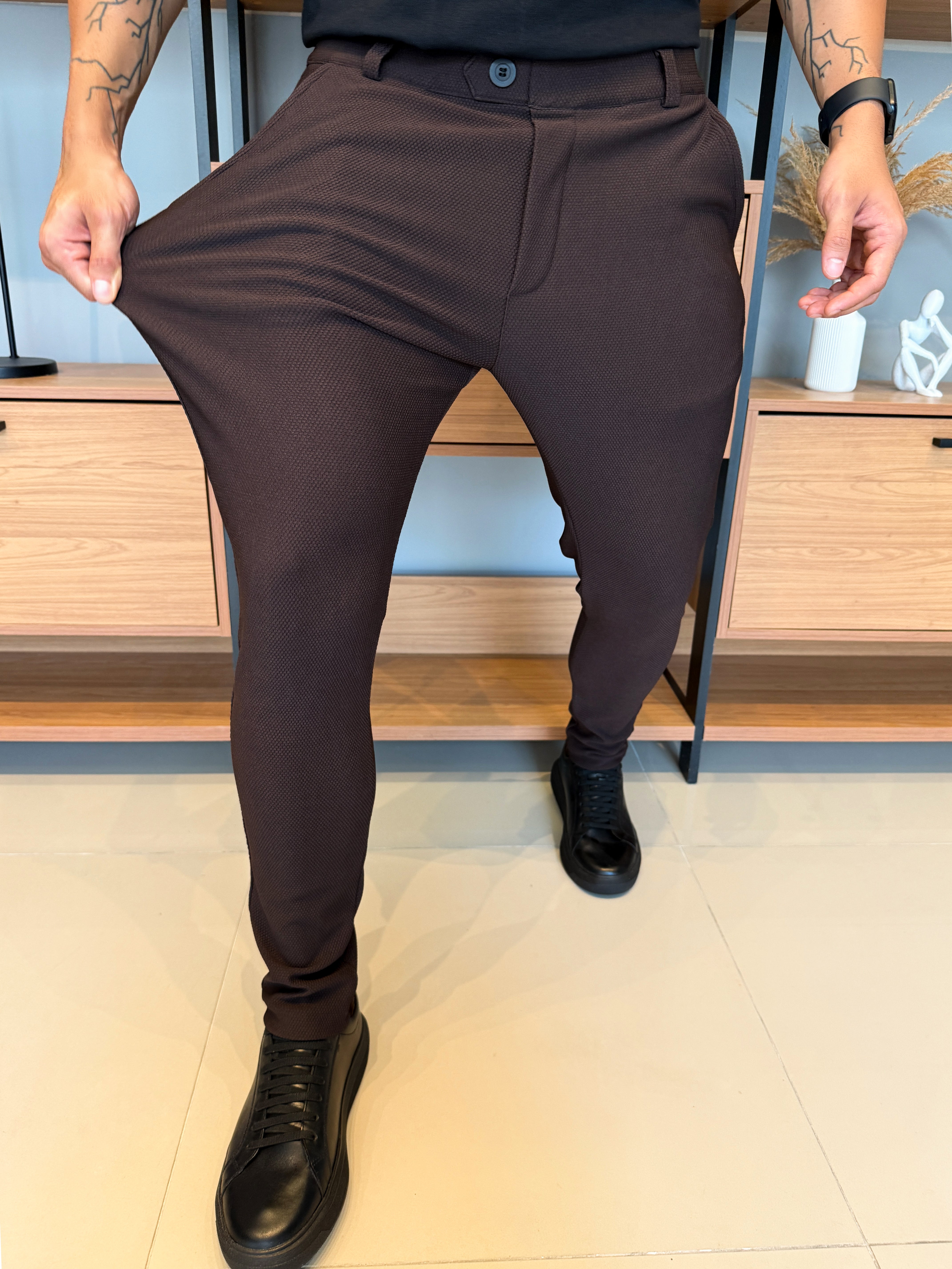 Calça Granitto Marrom Modelo Texturizado Sem Zíper