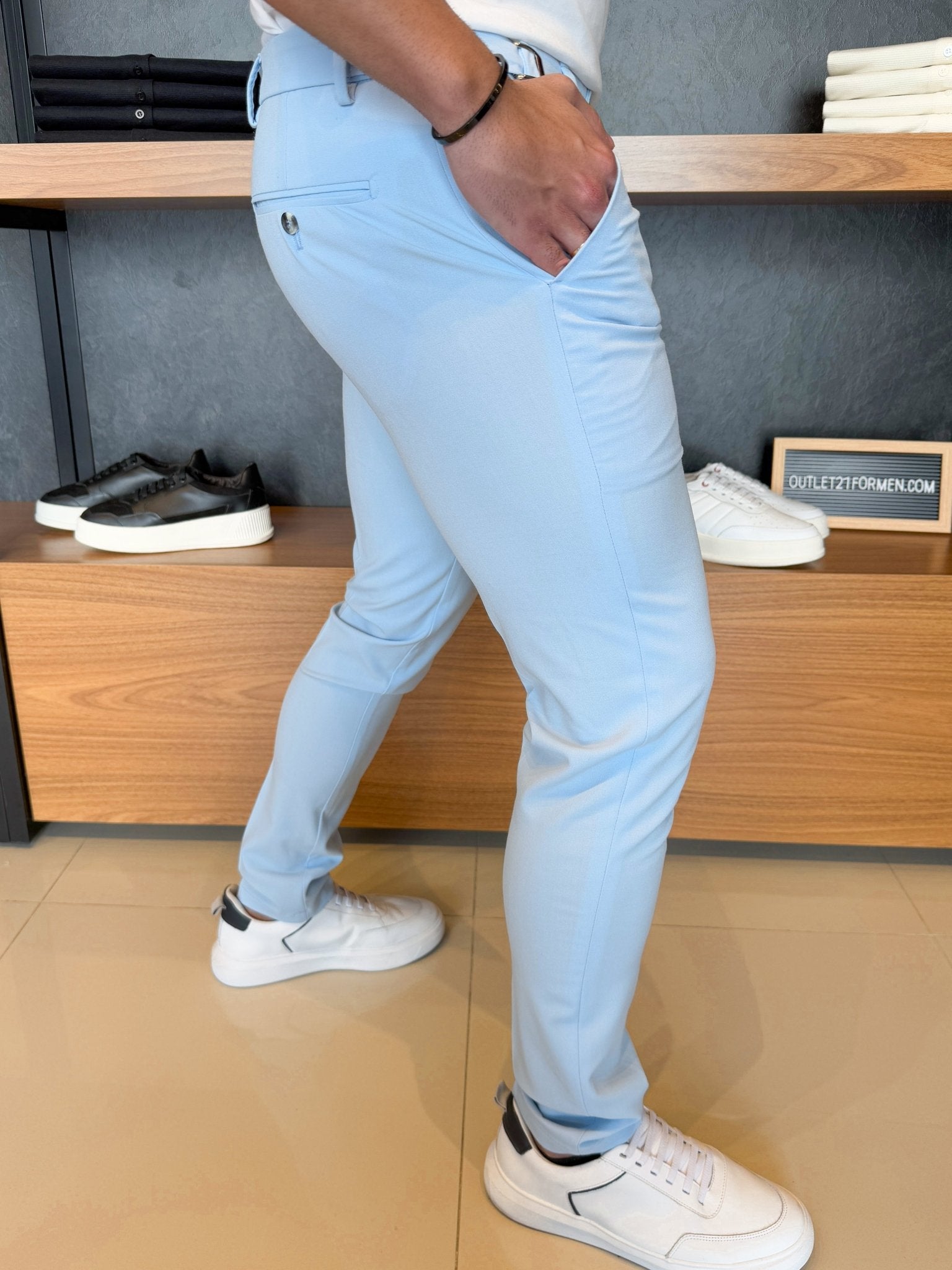 Calça Alfaitaria Italiana com Ajuste em Fivela - Azul claro