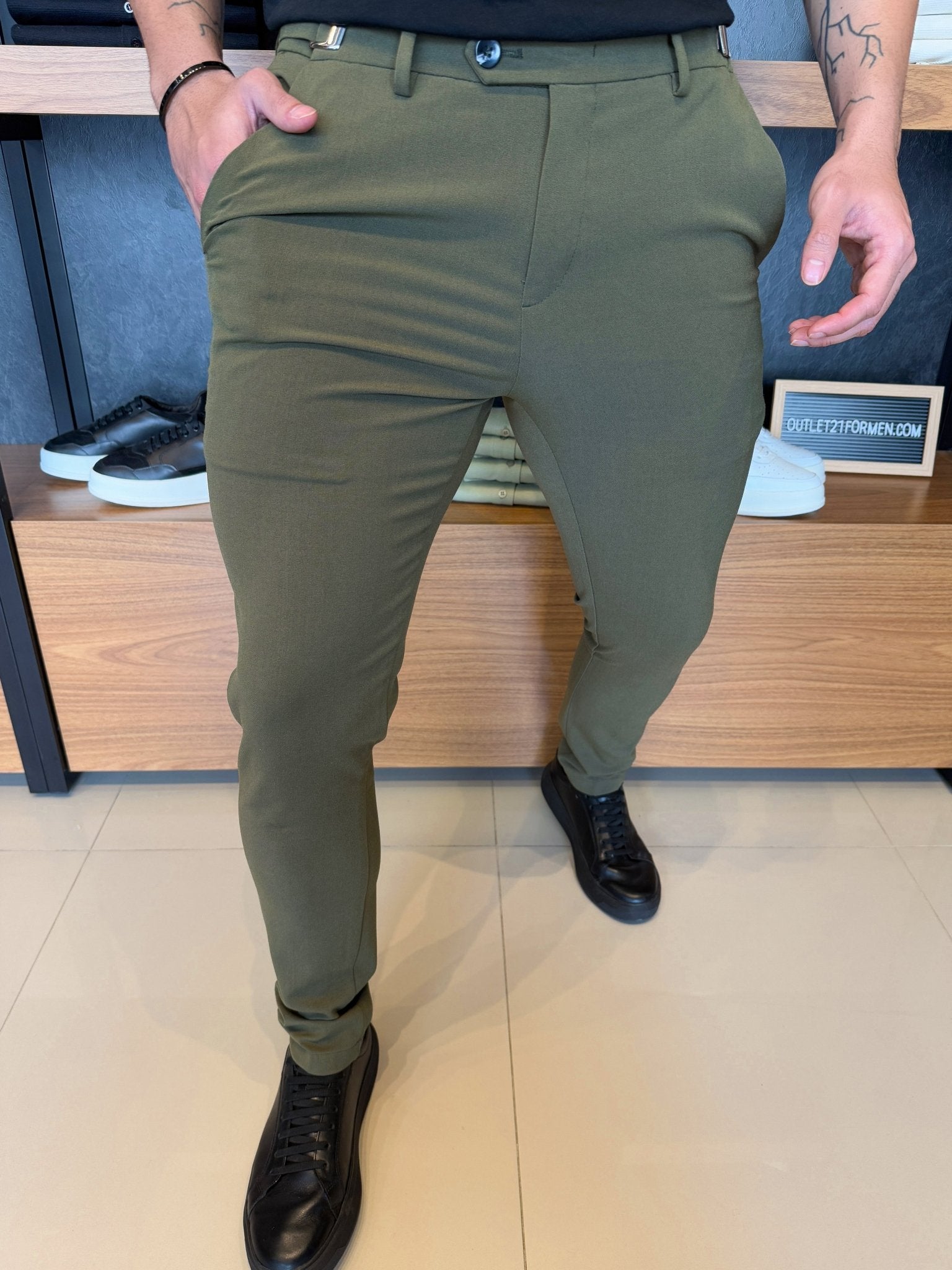 Calça Alfaitaria Italiana com Ajuste em Fivela - Musgo