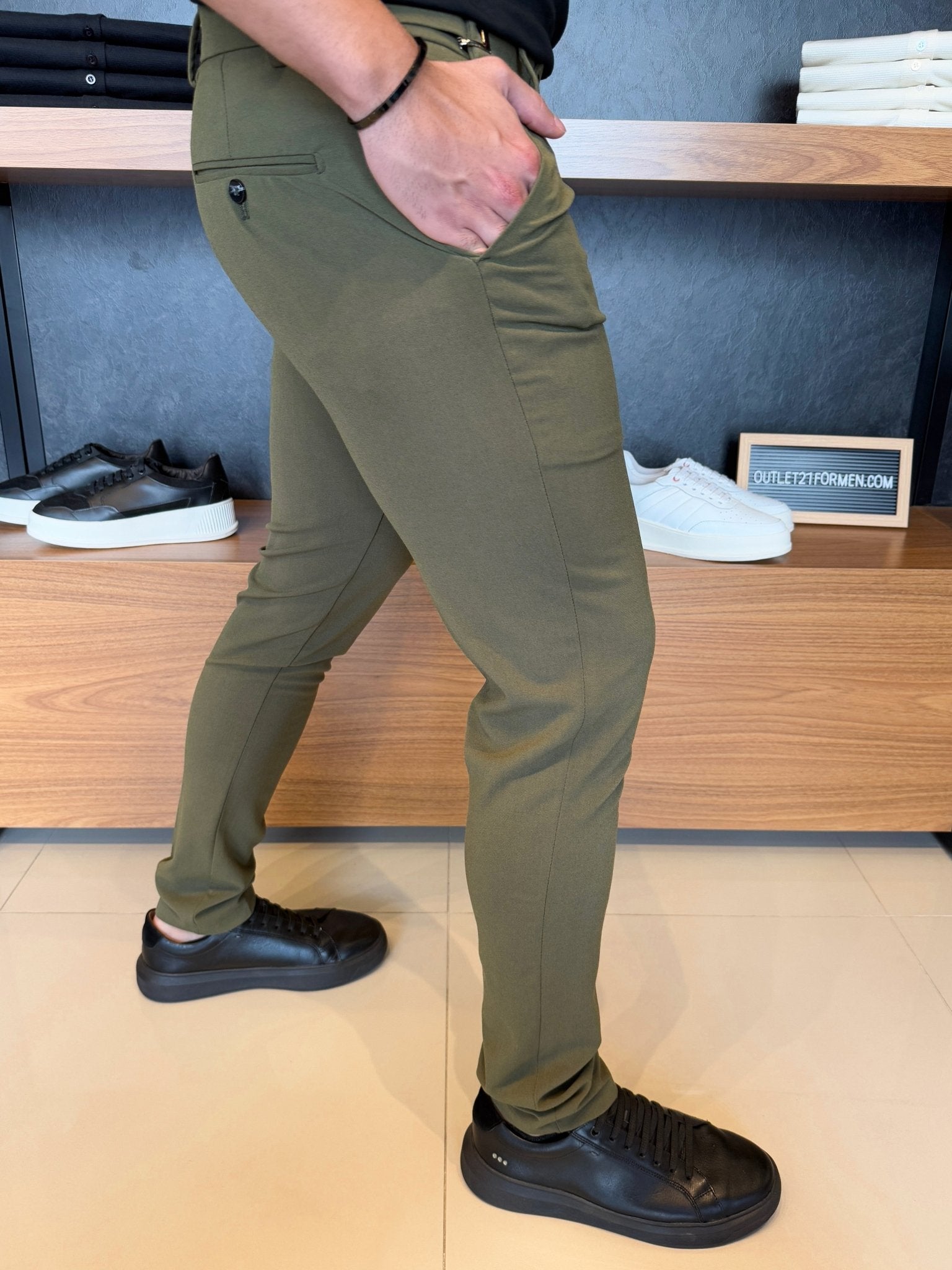 Calça Alfaitaria Italiana com Ajuste em Fivela - Musgo
