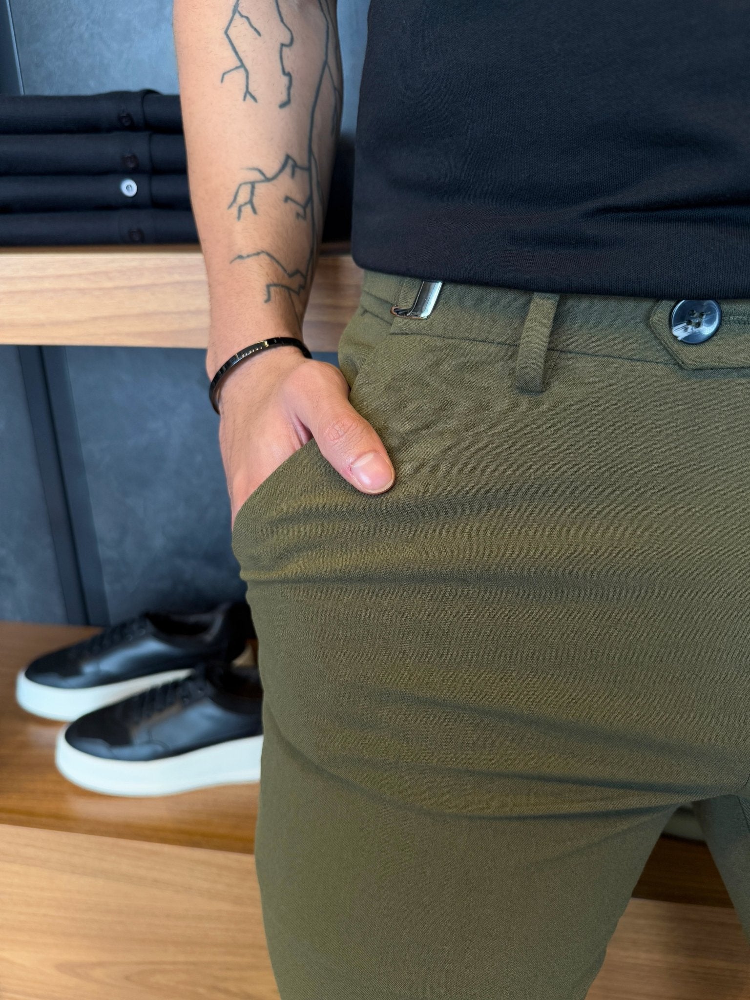 Calça Alfaitaria Italiana com Ajuste em Fivela - Musgo