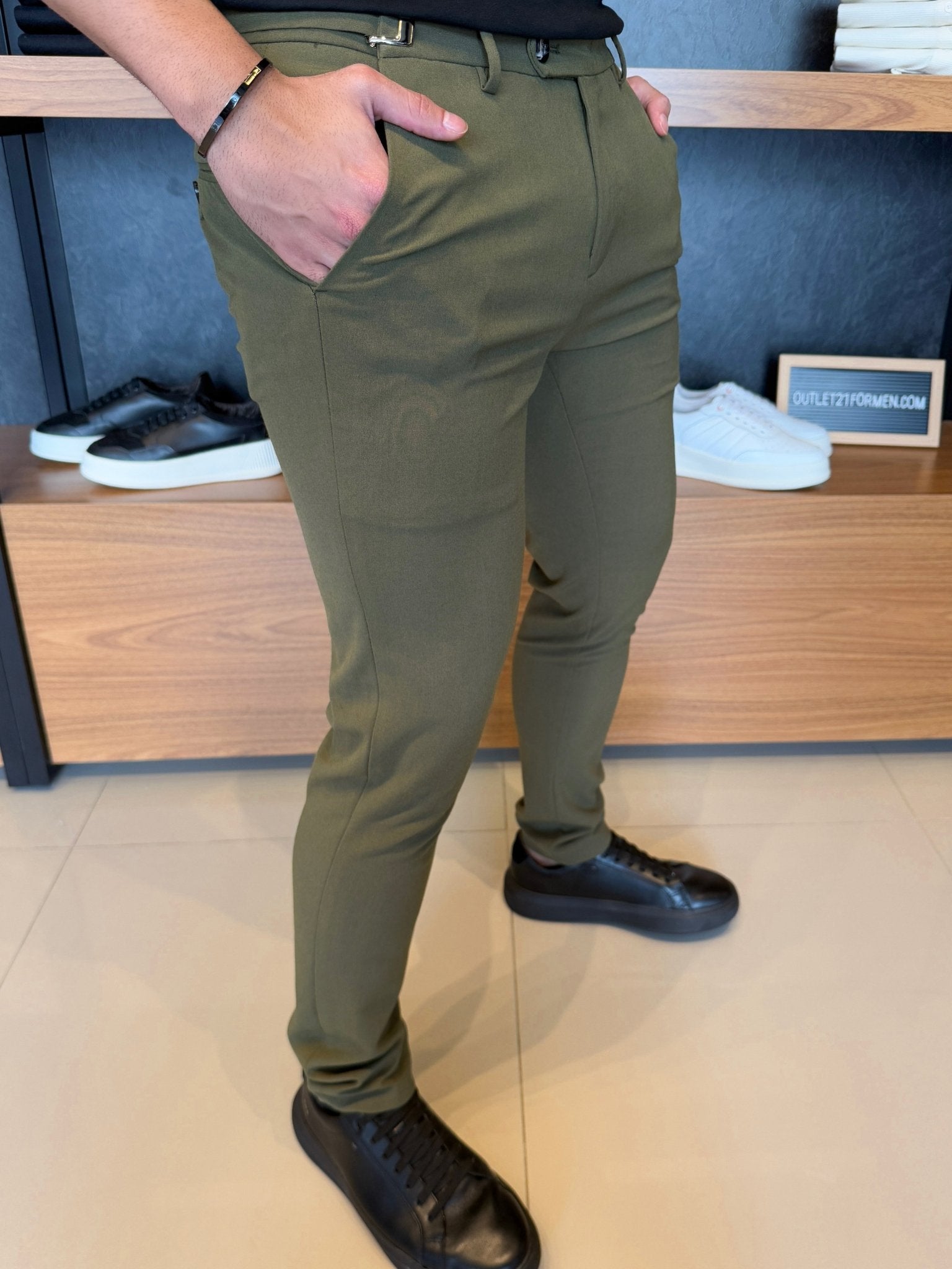 Calça Alfaitaria Italiana com Ajuste em Fivela - Musgo