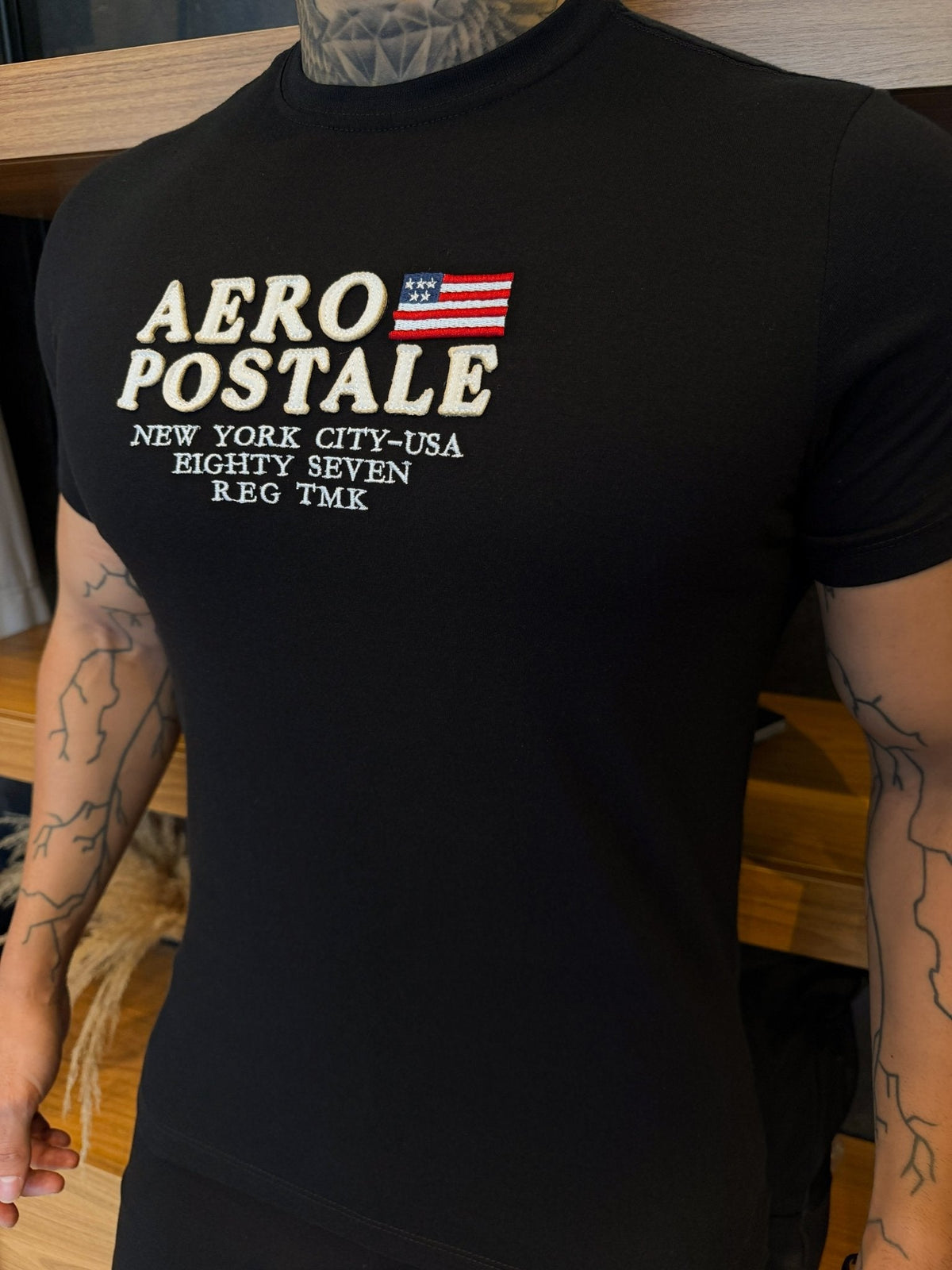 Camiseta Aeropostale Escrita Alto Relevo - Preta Ref: 0133