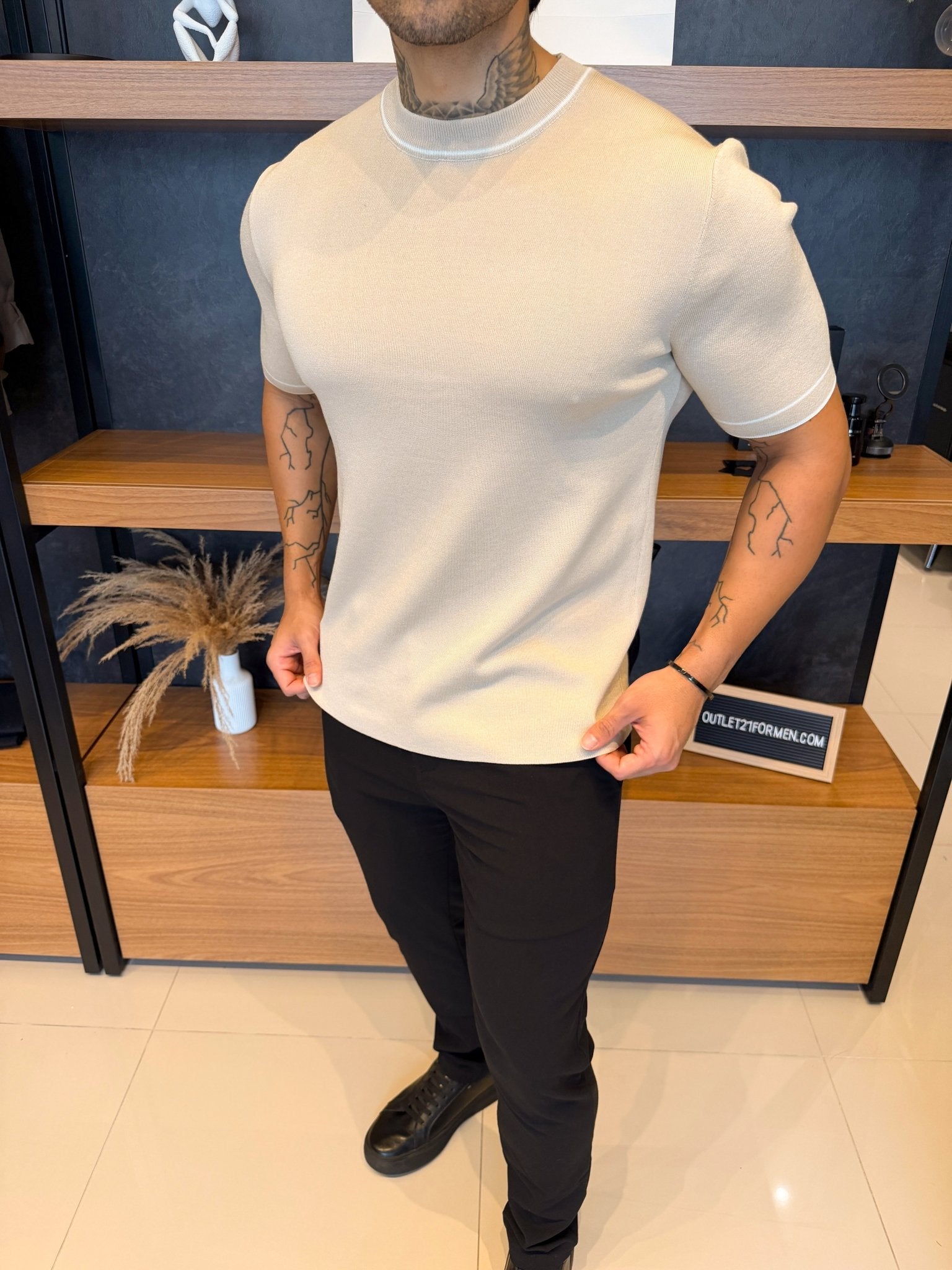 Camiseta Milano Tricot Detalhe Gola e Manga  - Bege