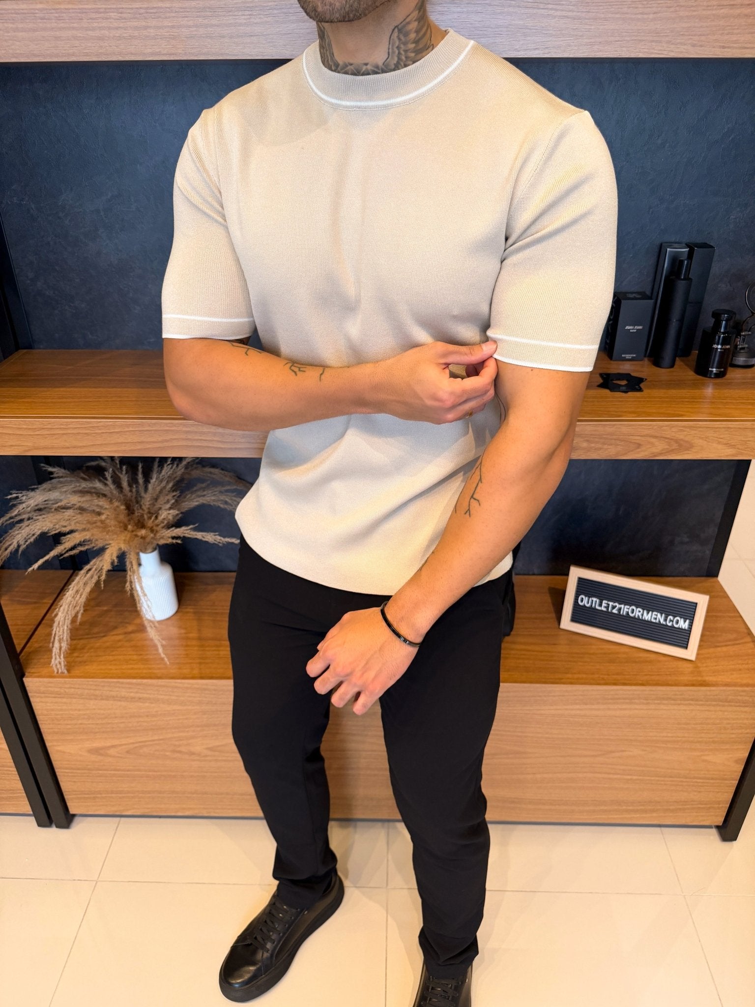 Camiseta Milano Tricot Detalhe Gola e Manga  - Bege