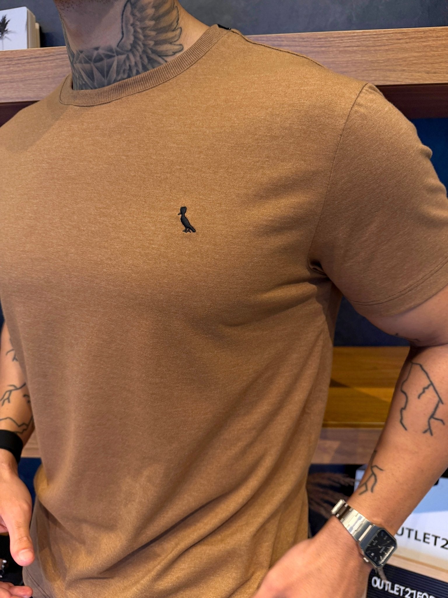 Camiseta Reserva Logo Peito Preto - Marrom