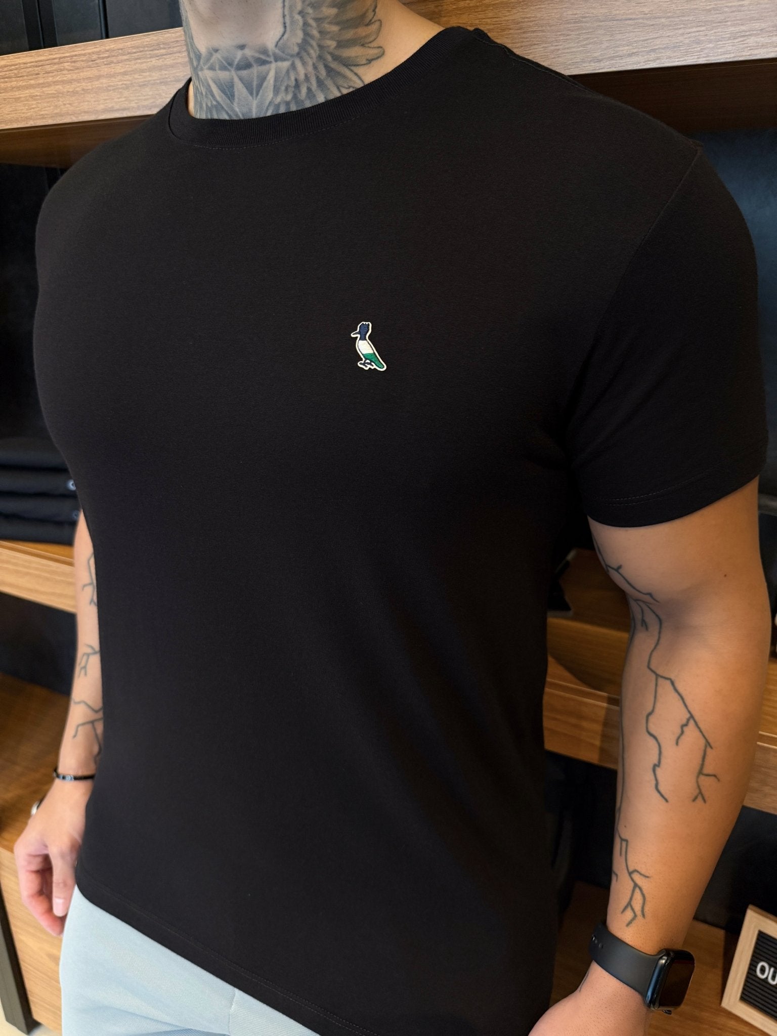 Camiseta Reserva Logo Peito Tricolor - Preta