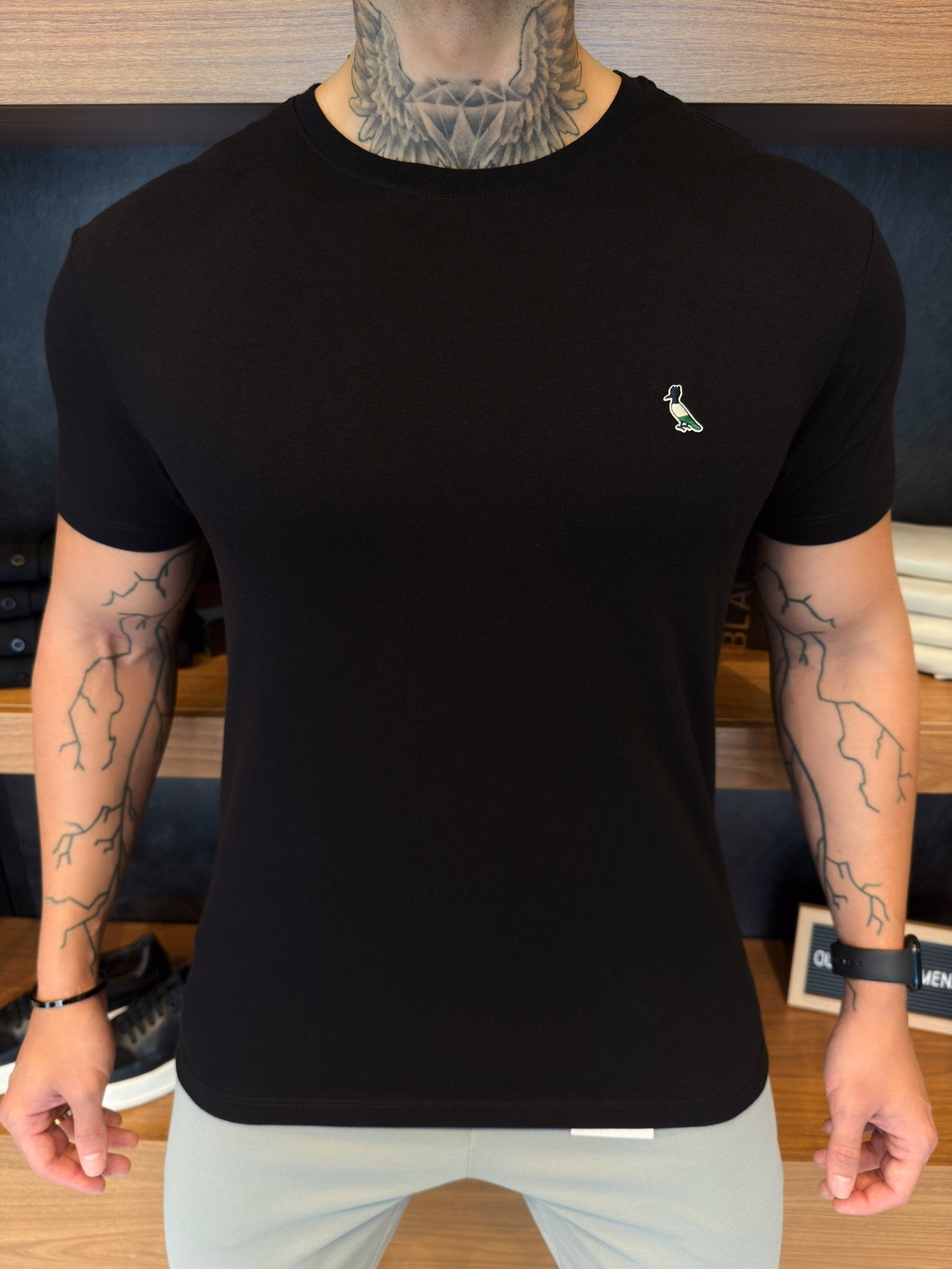 Camiseta Reserva Logo Peito Tricolor - Preta