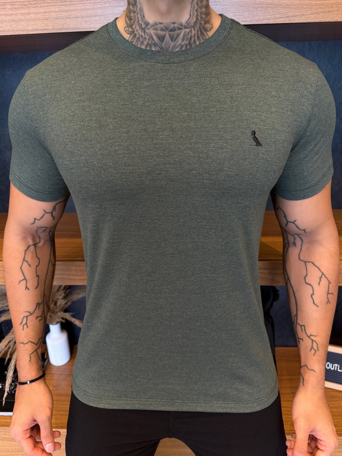 Camiseta Reserva Paris Logo Peito Preto - Militar