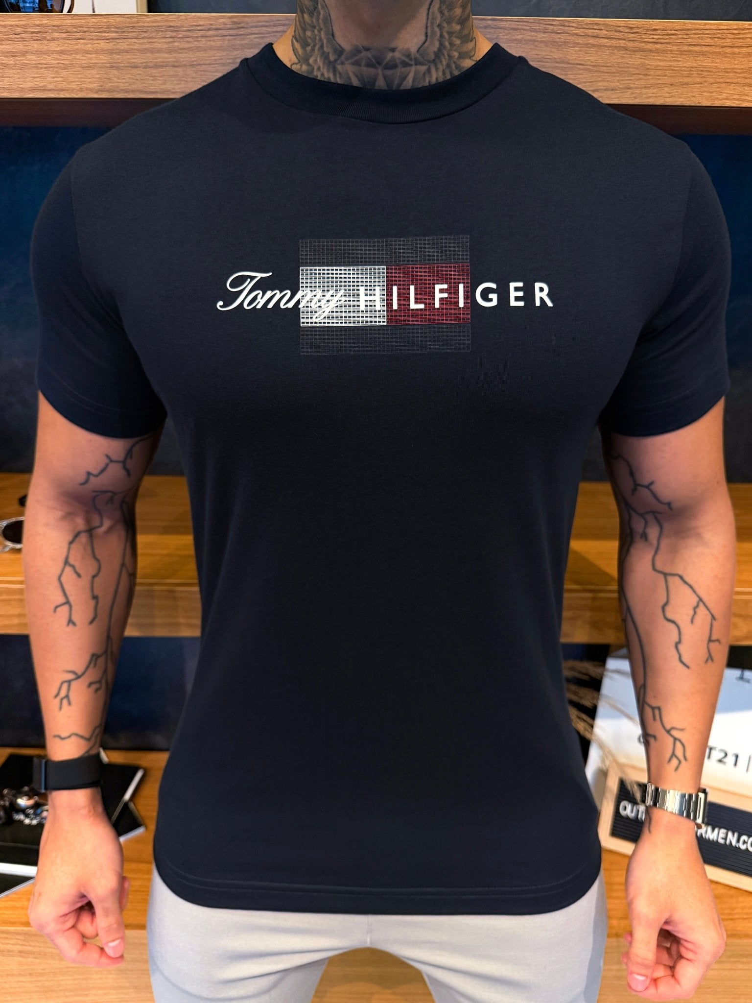Camiseta Tommy Hilfiger Graphic - Marinho Night