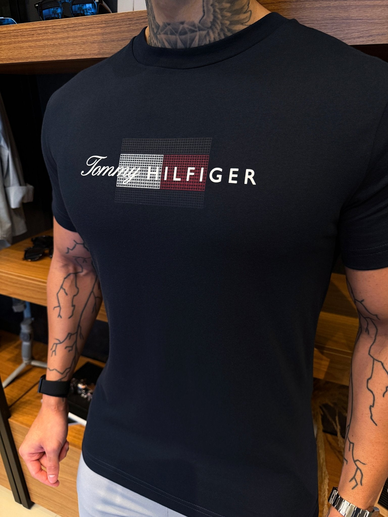 Camiseta Tommy Hilfiger Graphic - Marinho Night