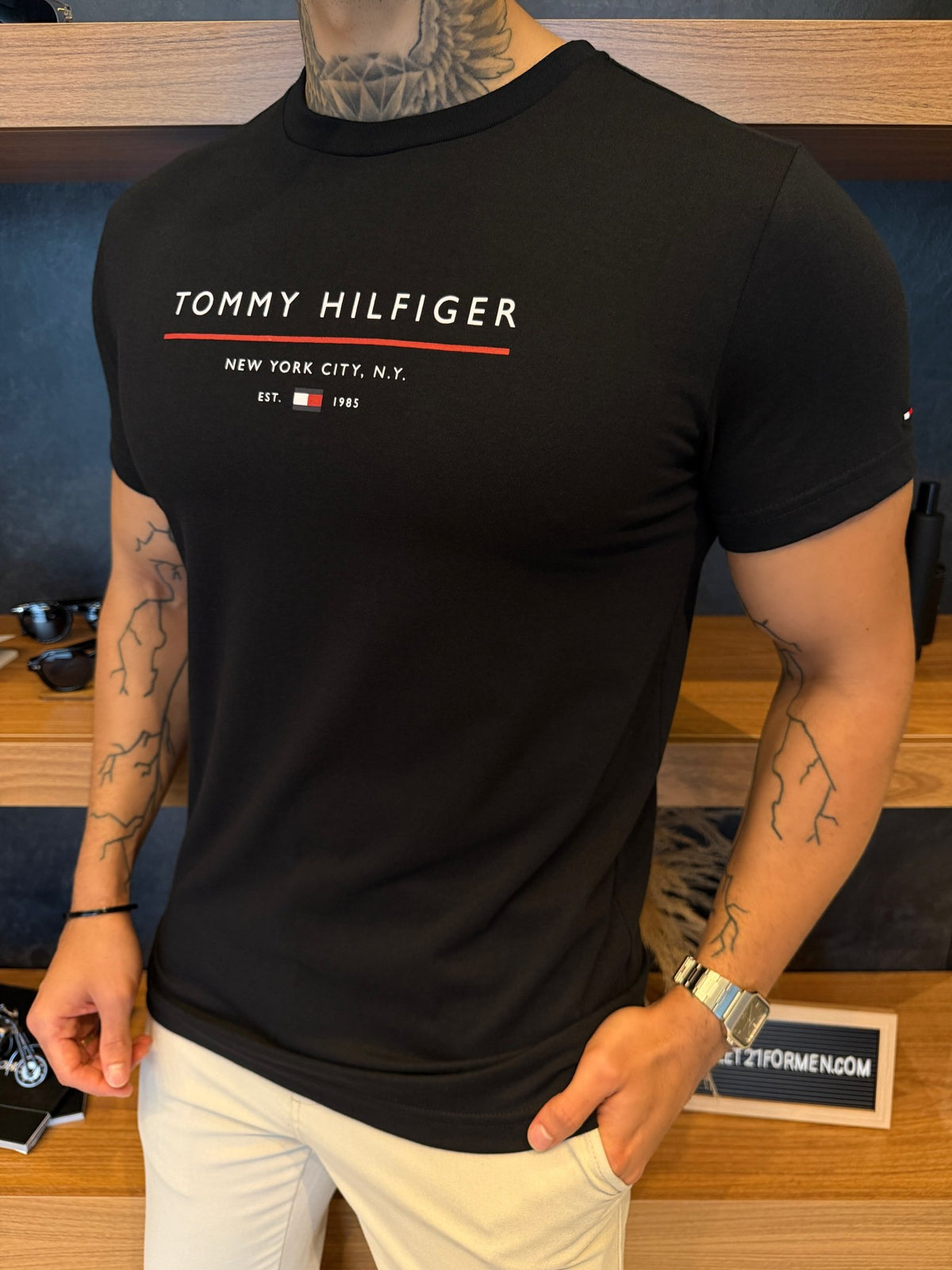 Camiseta Tommy Hilfiger New York City - Preta